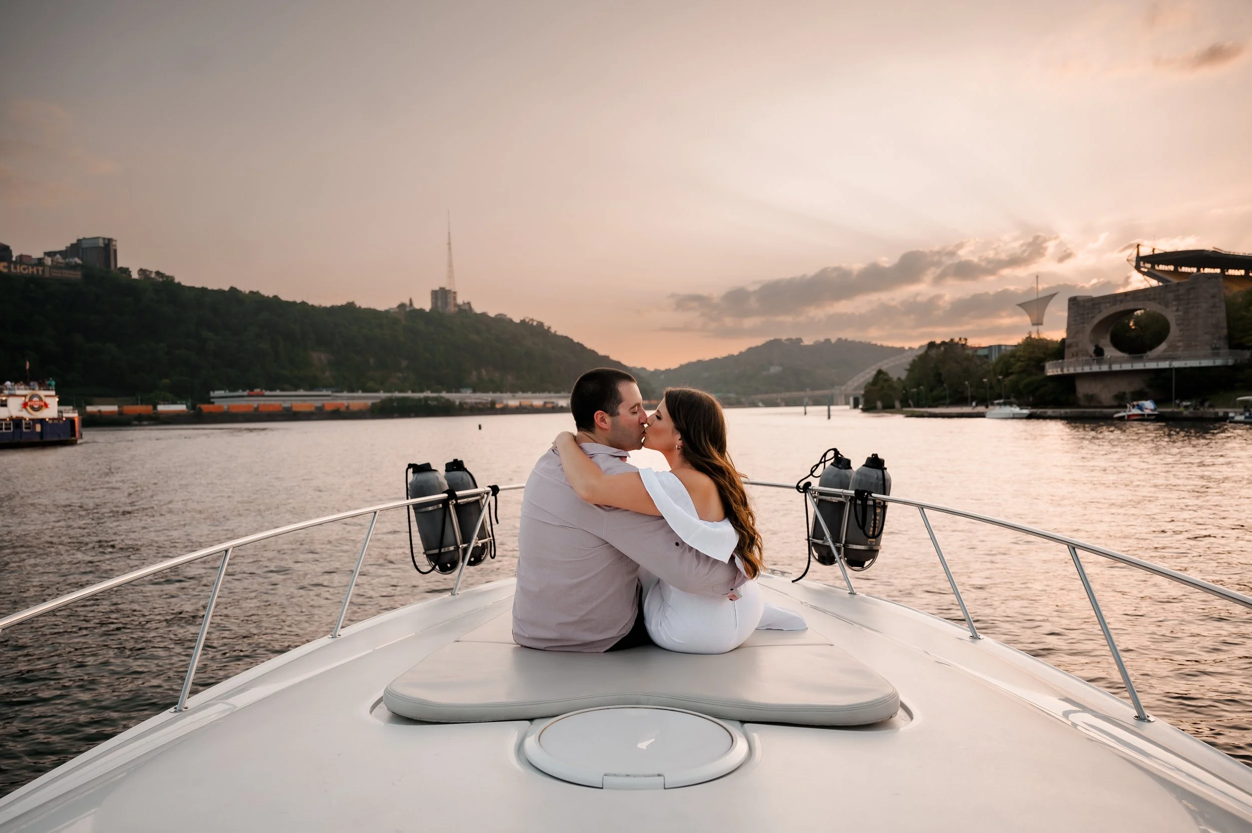 pittsburgh romantic boat down the river t engagement session art-2.jpg