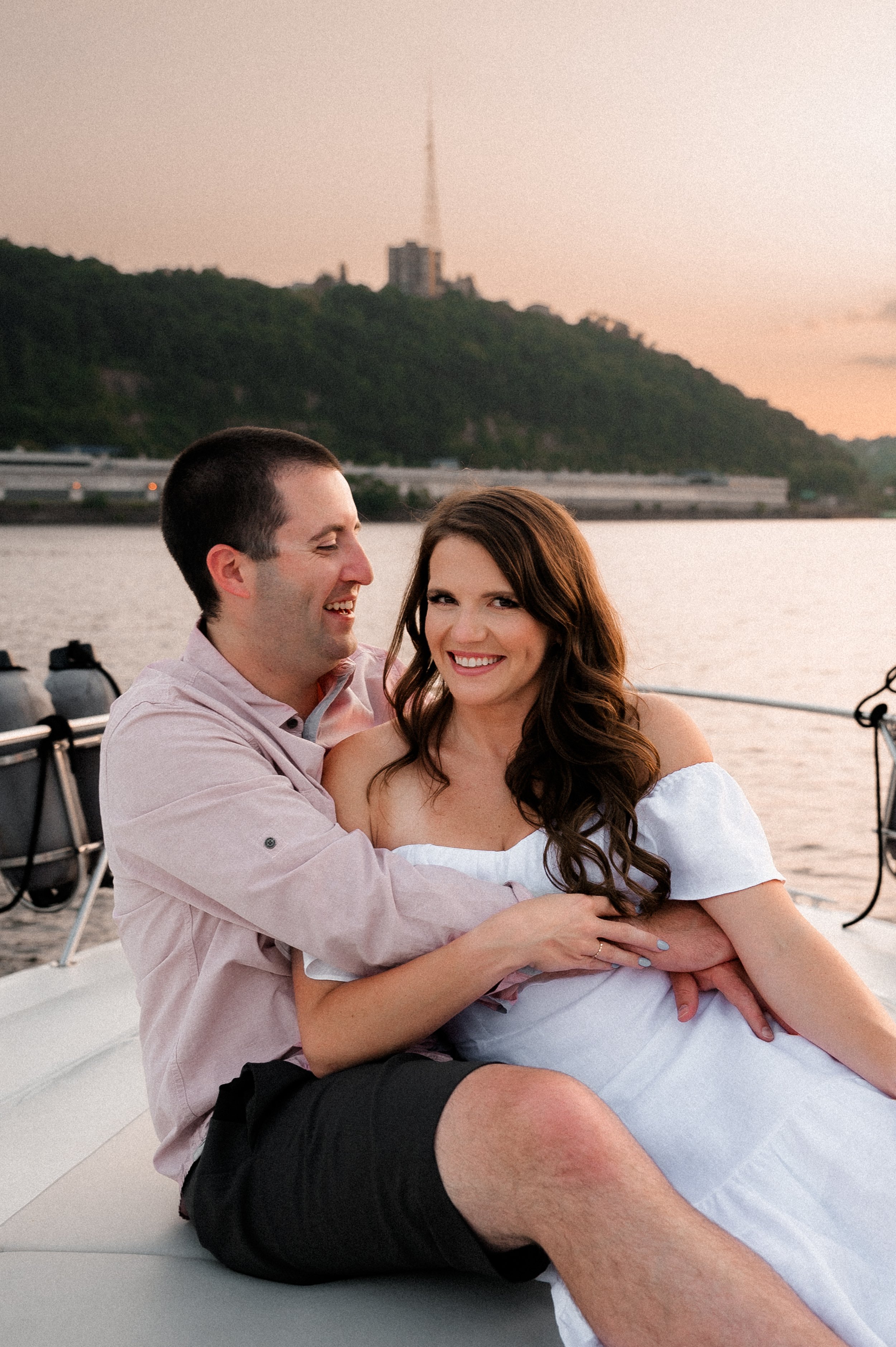 pittsburgh romantic boat down the river t engagement session art-4.jpg
