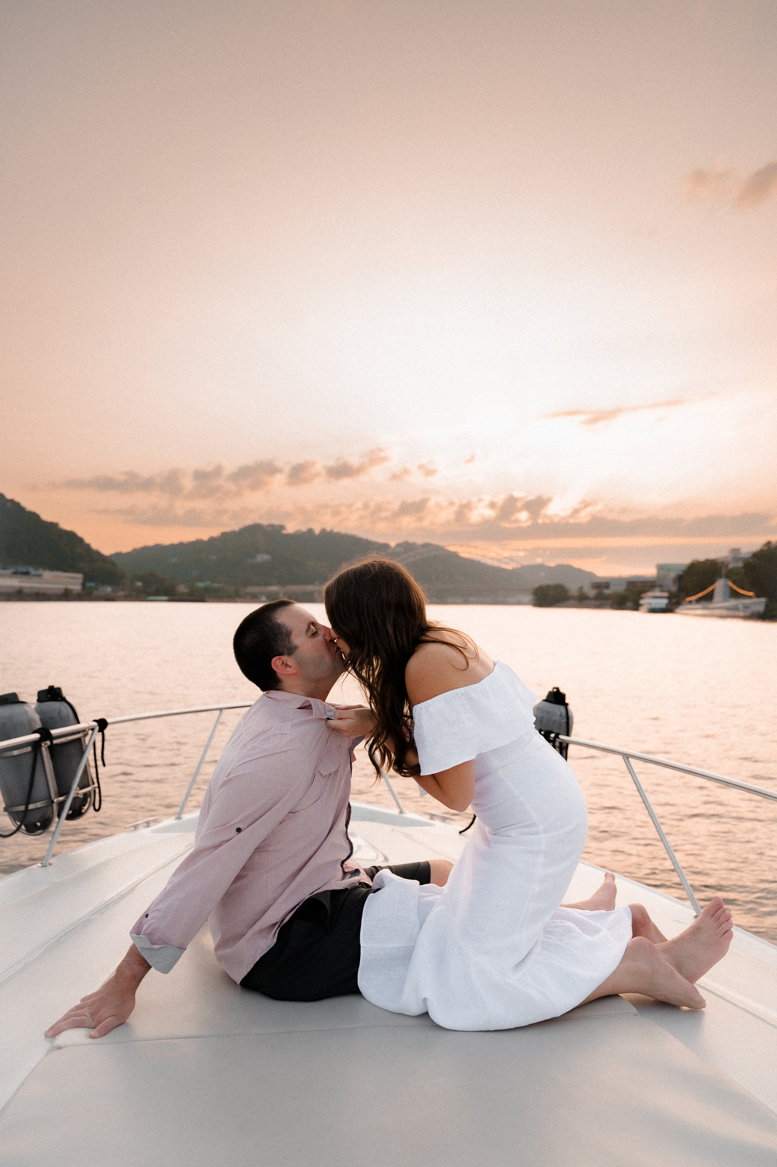 pittsburgh romantic boat down the river t engagement session art-5.jpg
