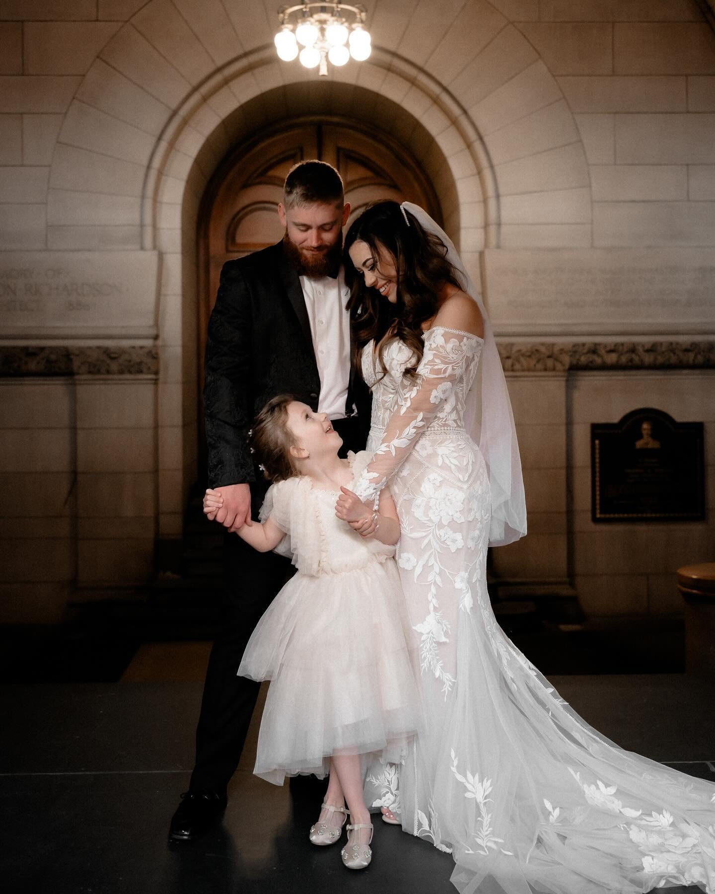 With Mother&rsquo;s Day coming up, what a perfect time to share these sweet images from Lucy + Preston&rsquo;s day with their adorable daughter ❤️ I loved how they included her to create such beautiful moments. 

@alleghenycountyvenues
@asimplevow
@l