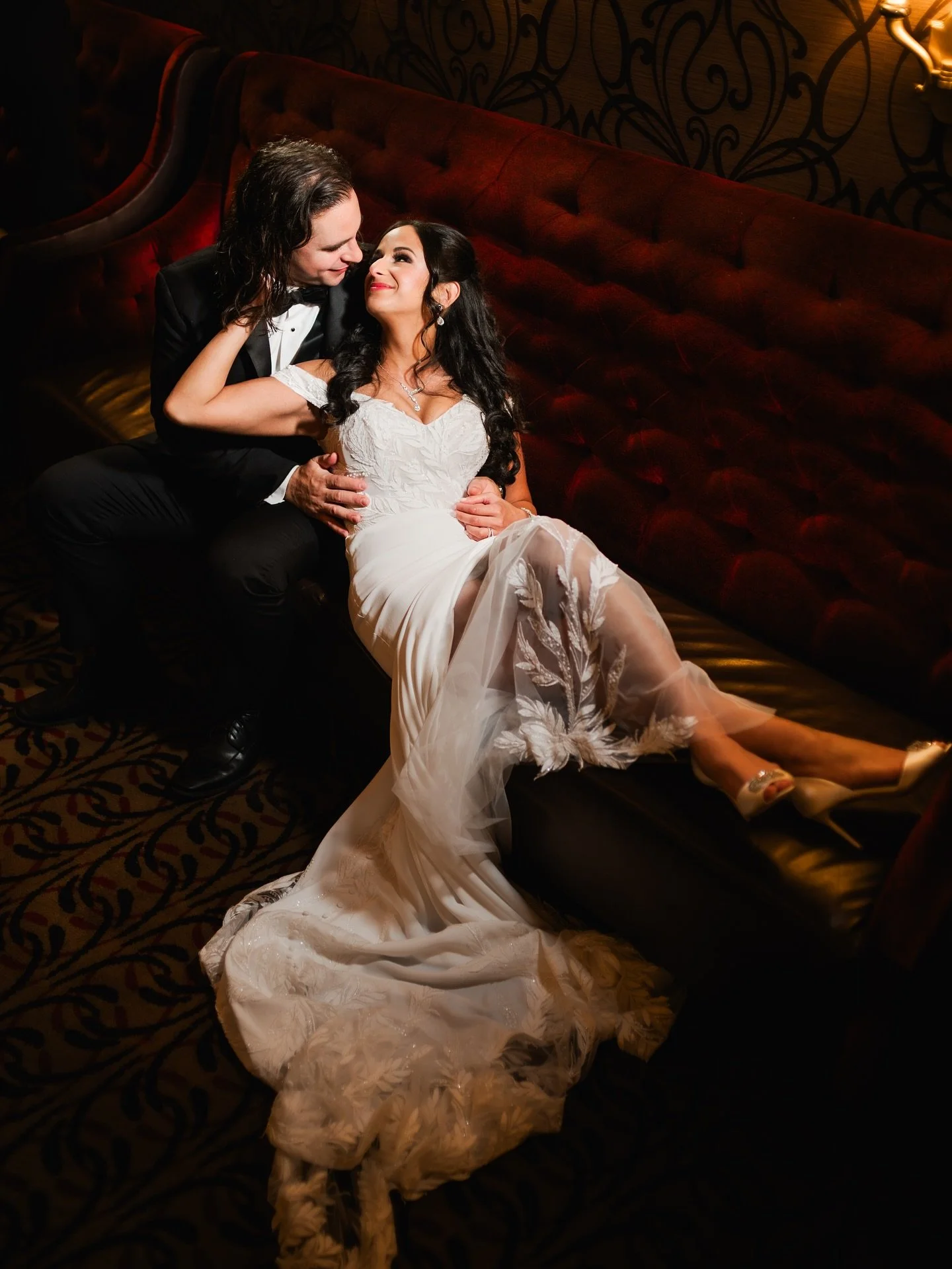 Shanti &amp; Brett | an Omni William Penn Wedding

Planner: @joyfuleventsbyjade
Venue: @omniwilliampennhotel
Glam: @hopestarmakeup 
Entertainment: @stevenvanceentertainment

#pittsburghweddingphotographer #weddingphotos #omniwilliampenn #pittsburghwe