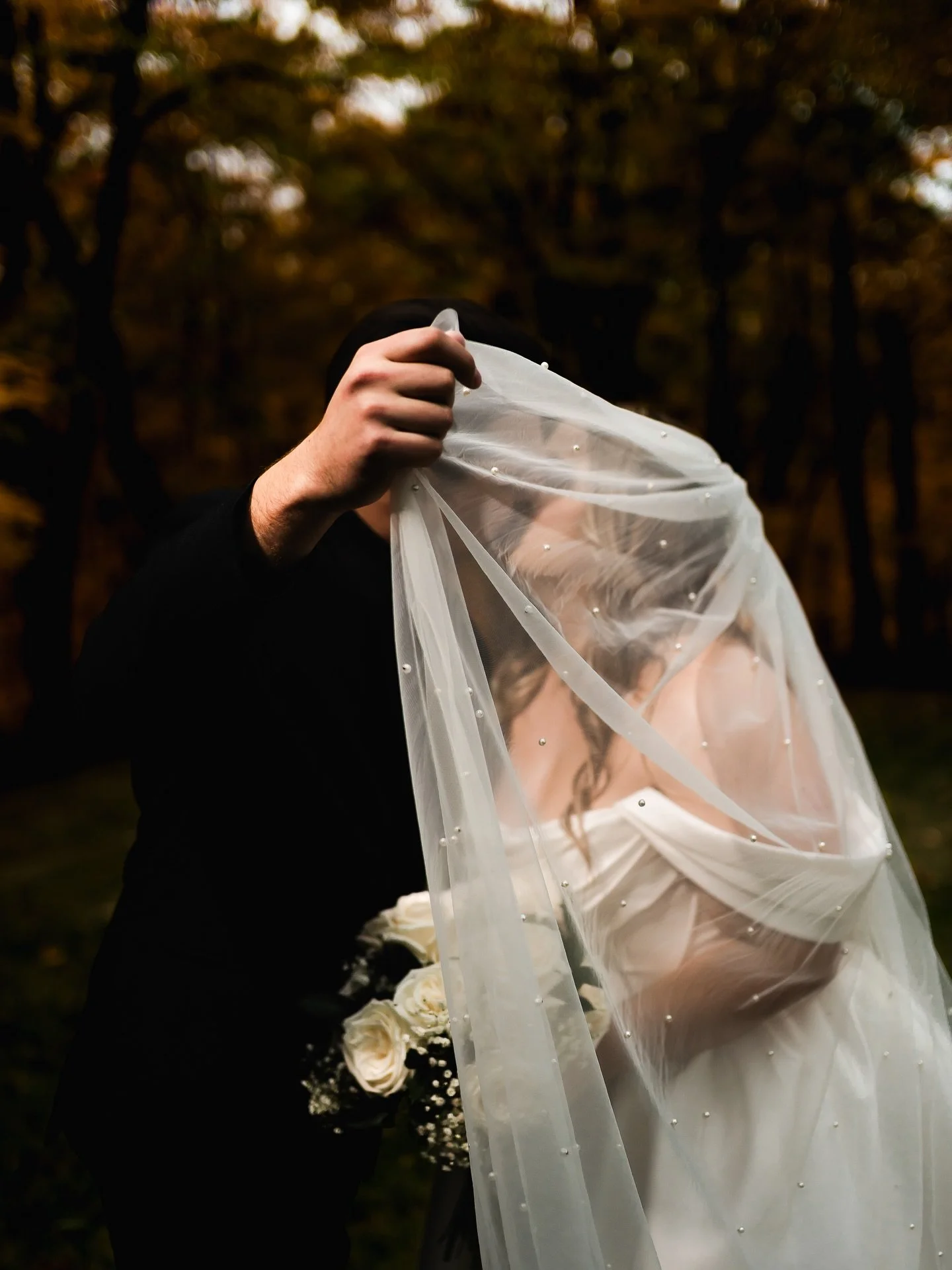 Tawnya &amp; Jordan | timeless Pittsburgh wedding 

📸 @skysthelimitphotography 
📍 @oliveortwistpgh
🎂 @bethelbakery
❤️@melhyrb.dayofcoordinator
💃🏻 @novaballroom
💐 @dormontflorist

#pittsburghweddingphotographer #pghwedding #steelcitylove #pittsb