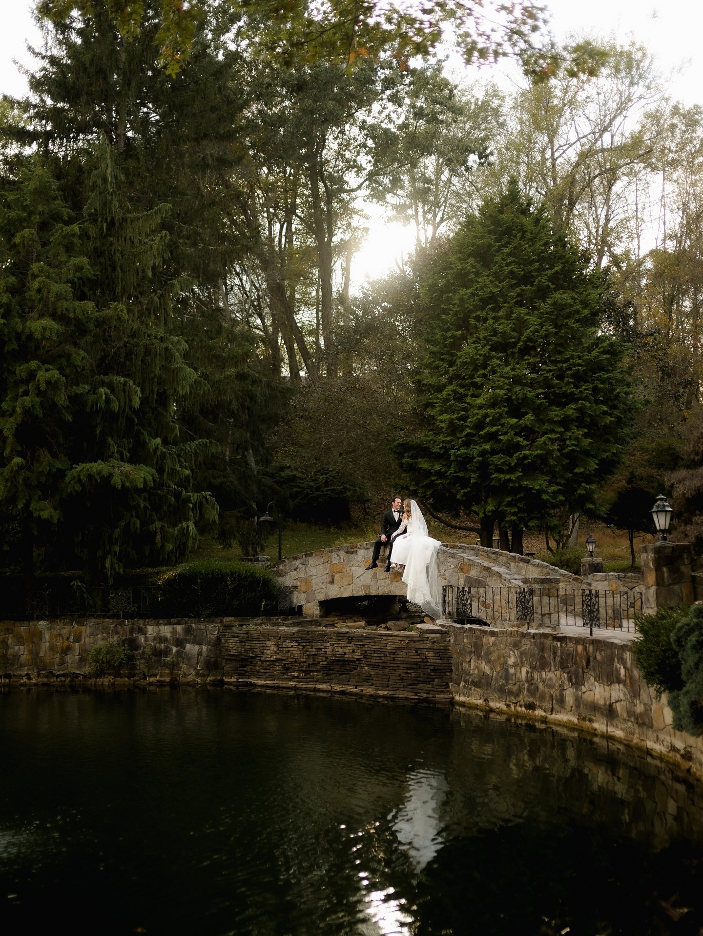 Jenna &amp; Luke at The Grand Estates 

Venue: @thegrandestate 
Florals: @dormontflorist 
@jennalarimer17