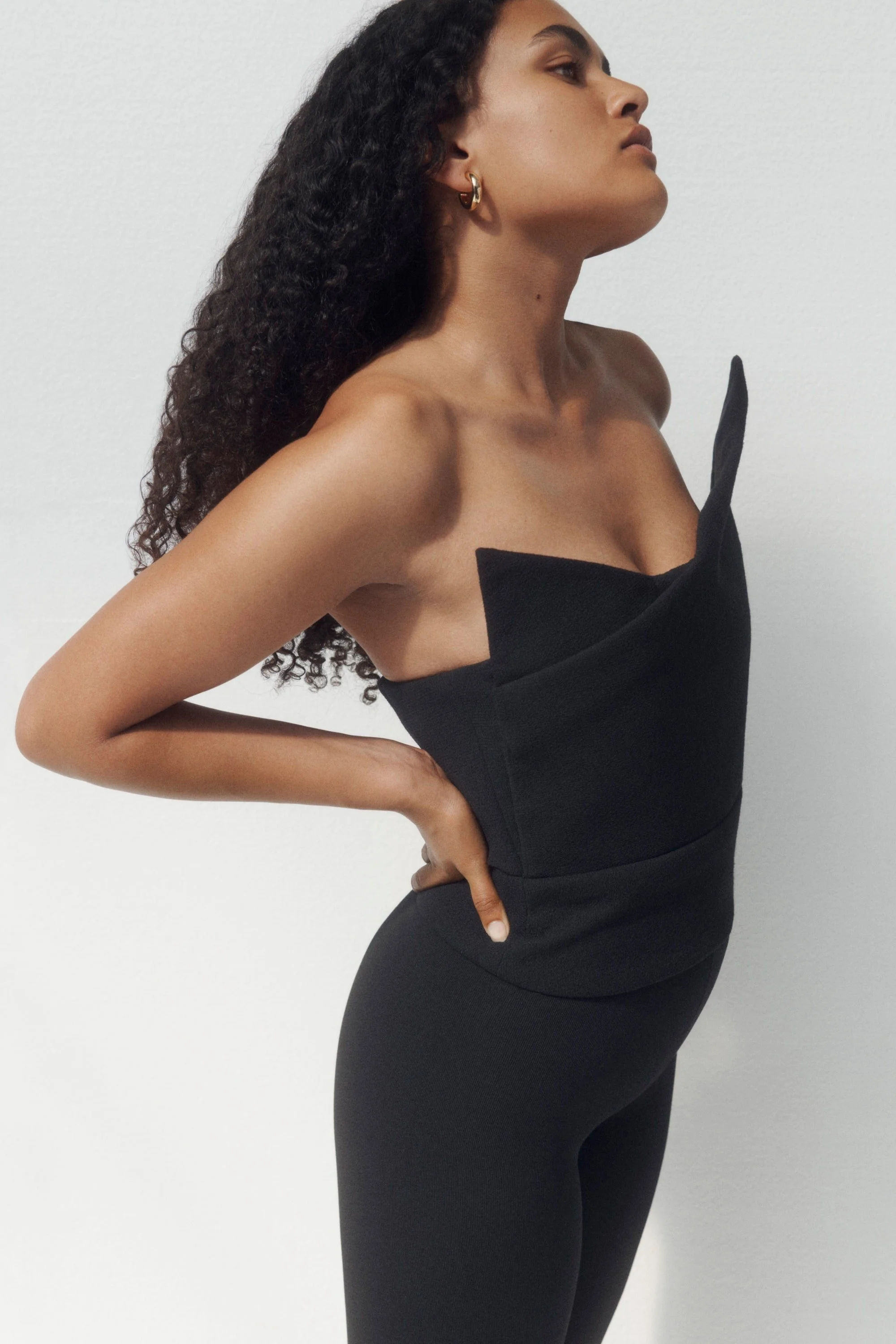 00041-roland-mouret-resort-2023-credit-brand.jpeg