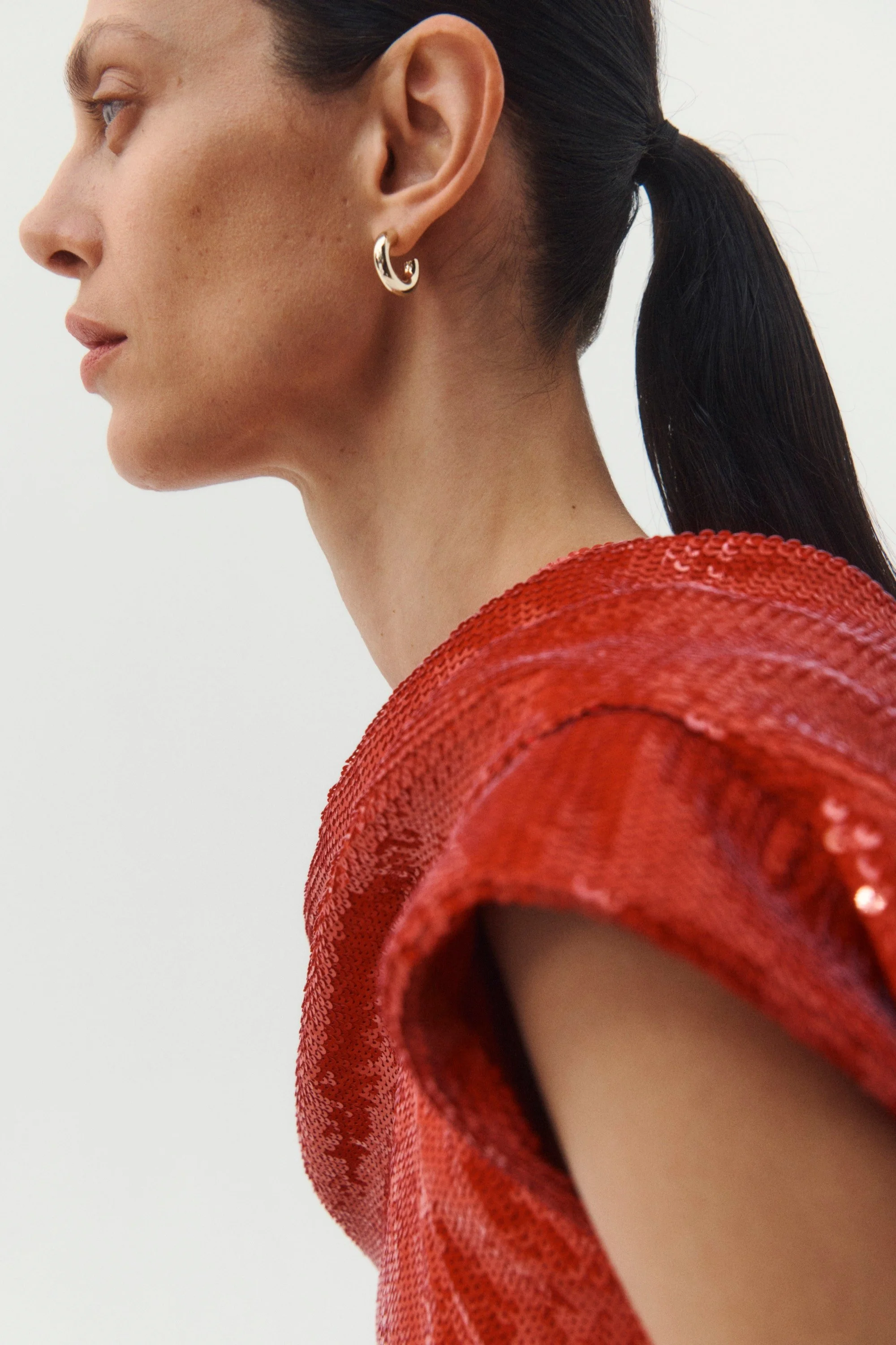 00046-roland-mouret-resort-2023-credit-brand.jpeg