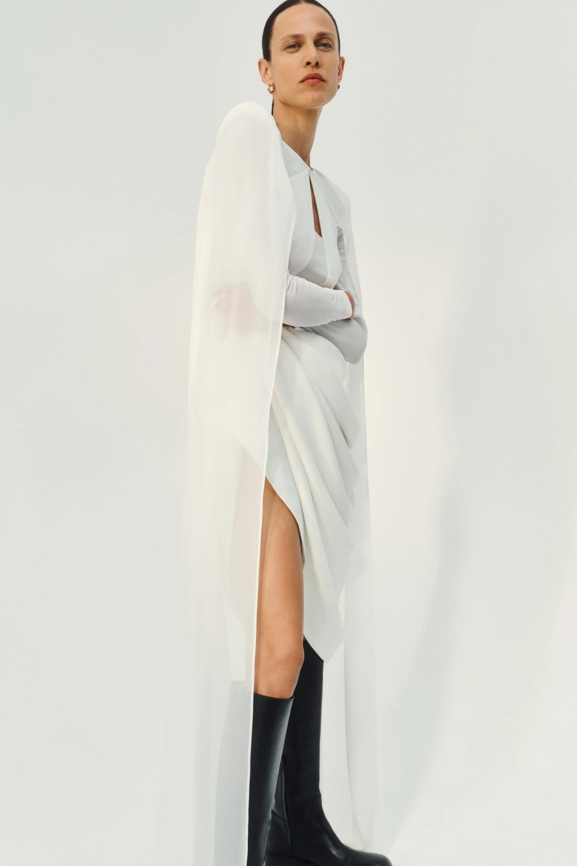 00002-roland-mouret-resort-2023-credit-brand.jpeg