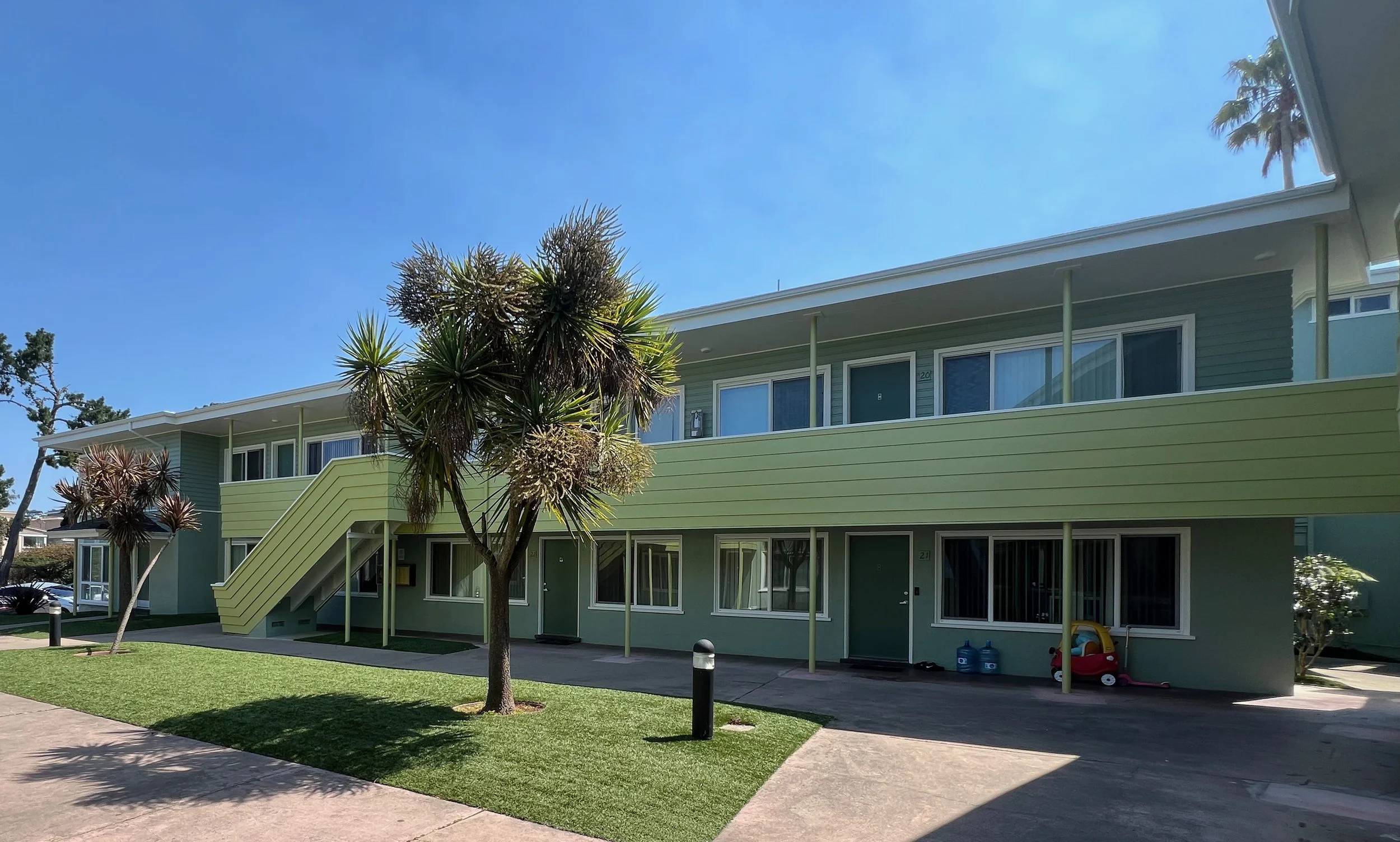 Westlake Village Apartments, Daly City