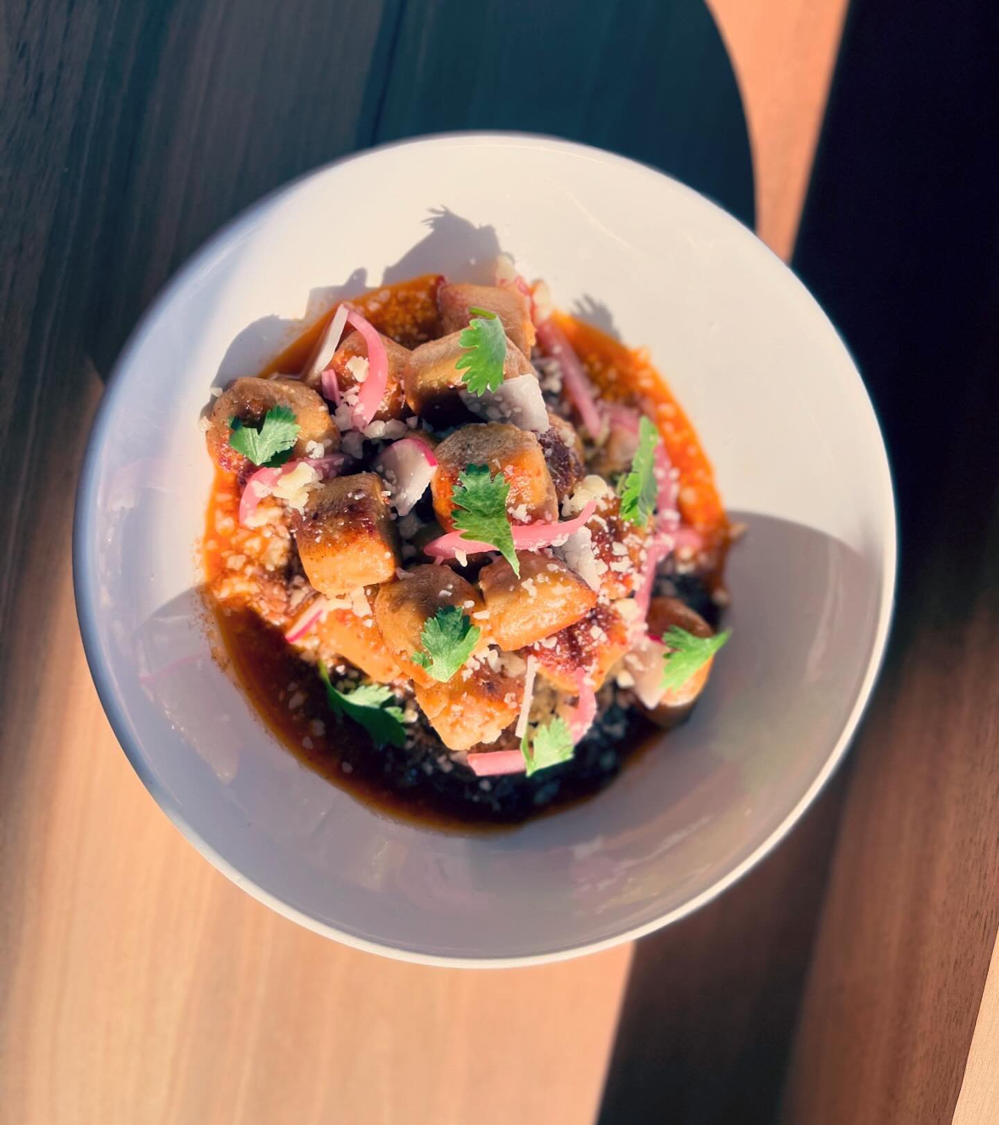 Birria Gnocchi: masa, pickled red onion, cotija cheese and cilantro. Available this weekend, Thursday-Saturday 5pm-9pm! 

Order online: www.theearlybirdeatery.com/moonlighter

#birria #gnocchi #comfort #comfortfood #goodfood #nightmoves #moonlighter 