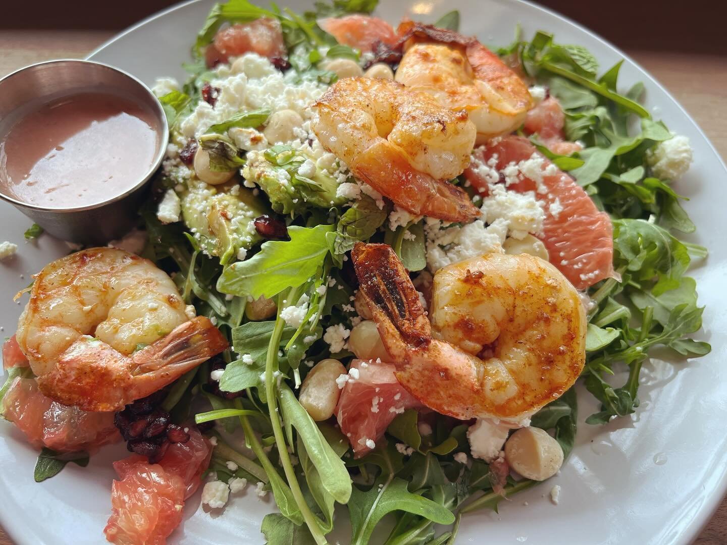 Get fresh&hellip; with this salad. Add shrimp, enjoy. 

#arugulasalad #shramps #freshfood #salad #eatgoodfeelgood #goodfood #fromscratch #birdstheword #theearlybirdeatery #dtsouthbend