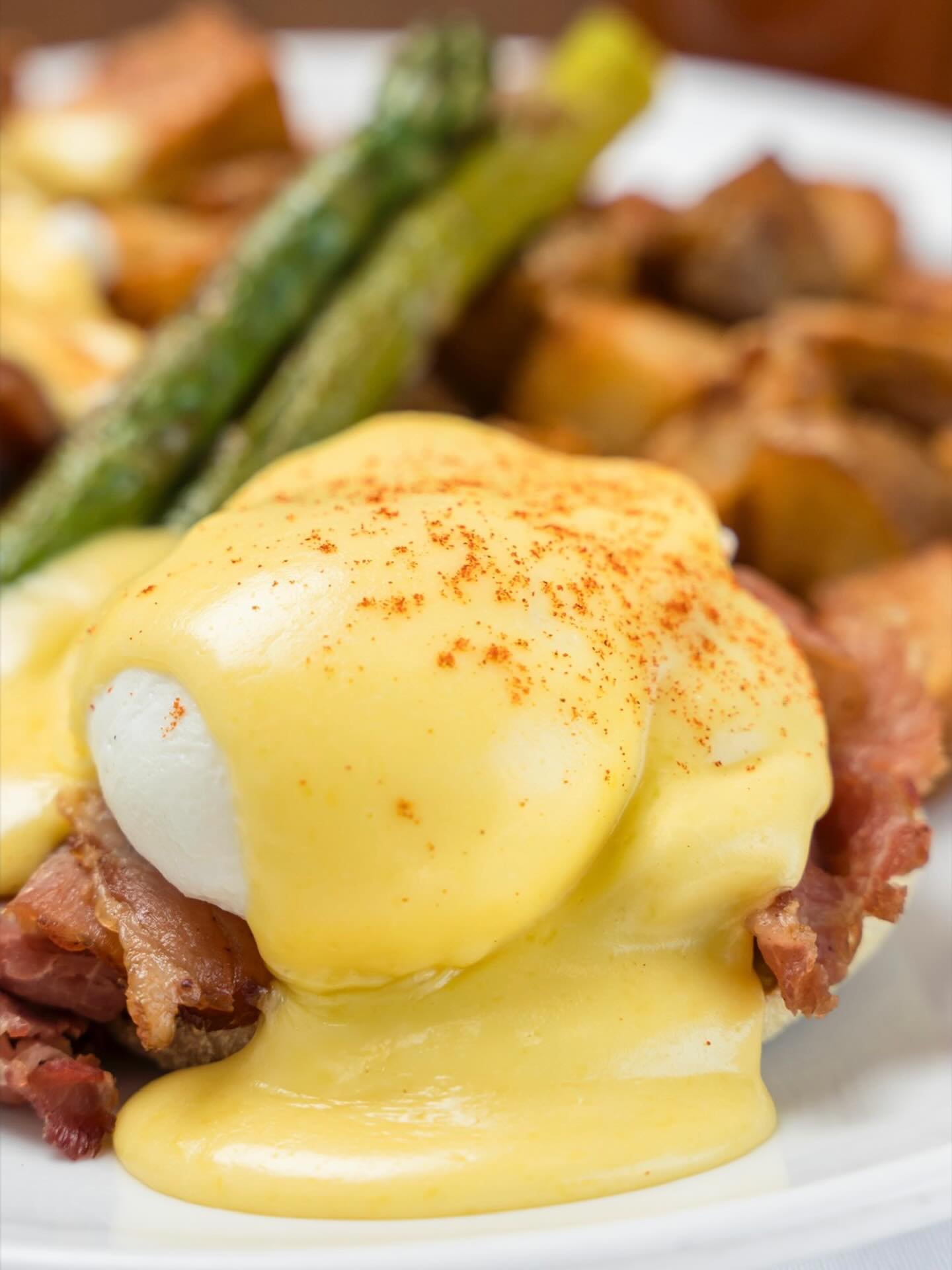 It&rsquo;s cold outside but warm in here. Warm your belly with some good food and great company. We can&rsquo;t wait to see you! Open 8am-2pm today. If you can&rsquo;t stop in, order online and we&rsquo;ll deliver. 

Photo credit @evan__cobb 

#snowp