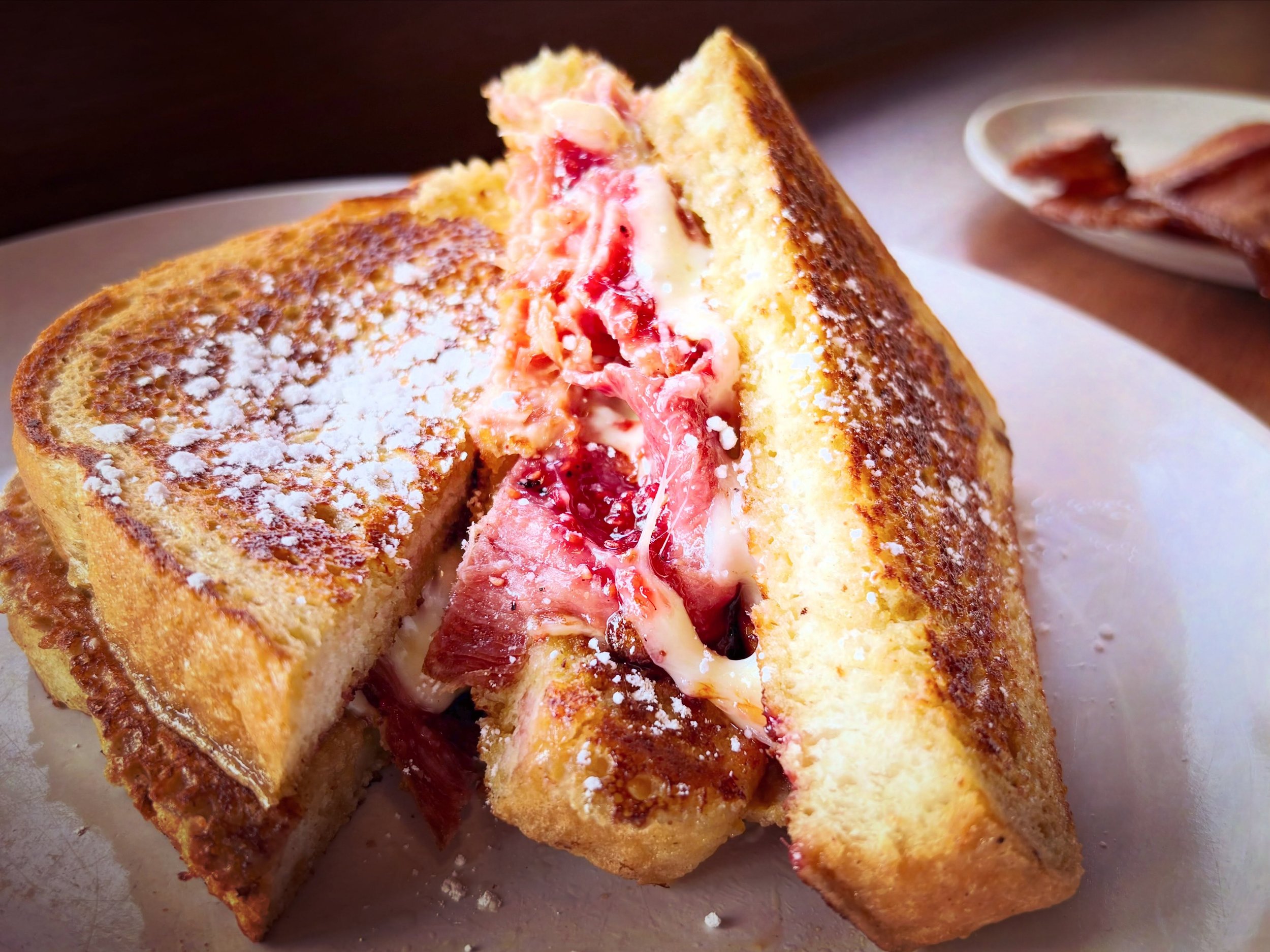 Monte Cristo, the comfort food we need right now. 

#montecristo #knowyourfarmer #jakescountrymeats #goodfoodisgoodmood #birdstheword