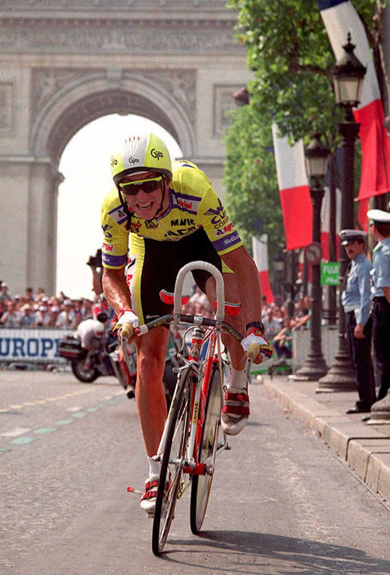 greg-lemond-of-the-us-rides-on-the-champs-elysees-in-a-23-news-photo-51550912-1559322597.jpeg