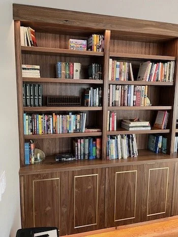 Adjustable built in shelving