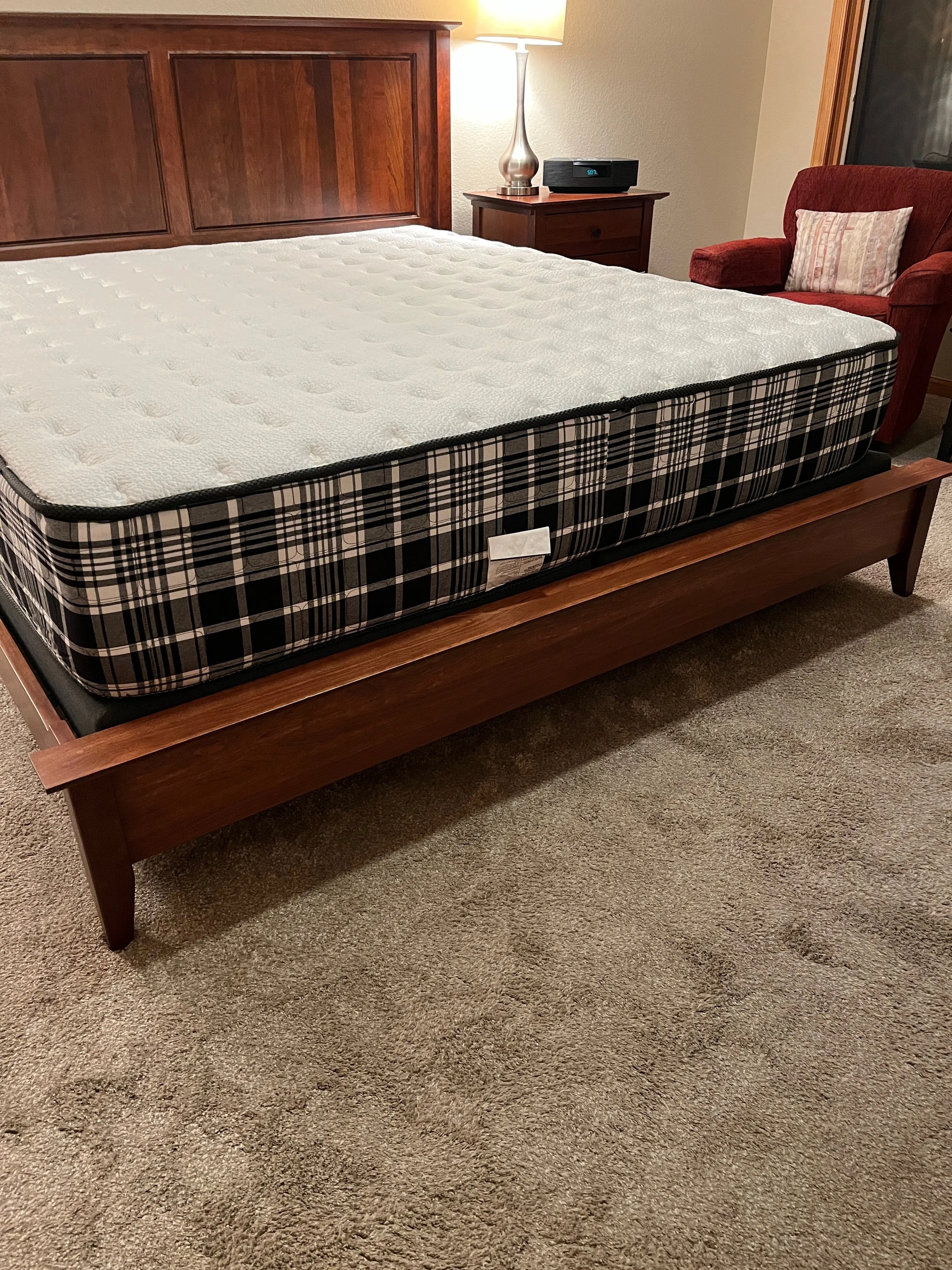 Solid cherry bed | Accessible furniture