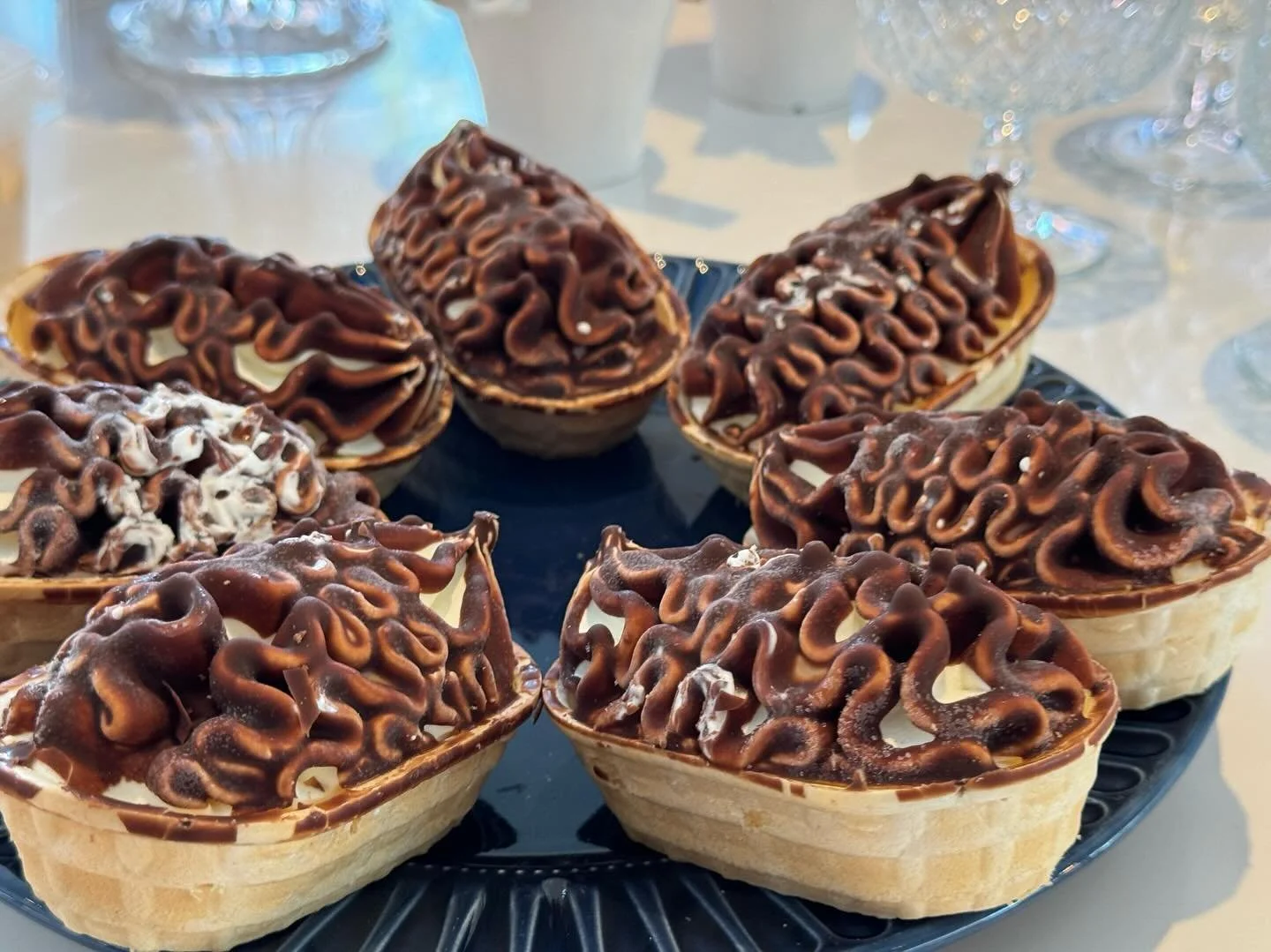 Sommaren n&auml;rmar sig sitt slut f&ouml;r denna g&aring;ngen och vi &auml;r mer &auml;n redo f&ouml;r h&ouml;sten ☀️🍁 

Vi p&aring; Byplay har haft lite olika saker f&ouml;r oss denna sommaren, n&aring;gon har t&auml;ltat ute i naturen, vissa har 