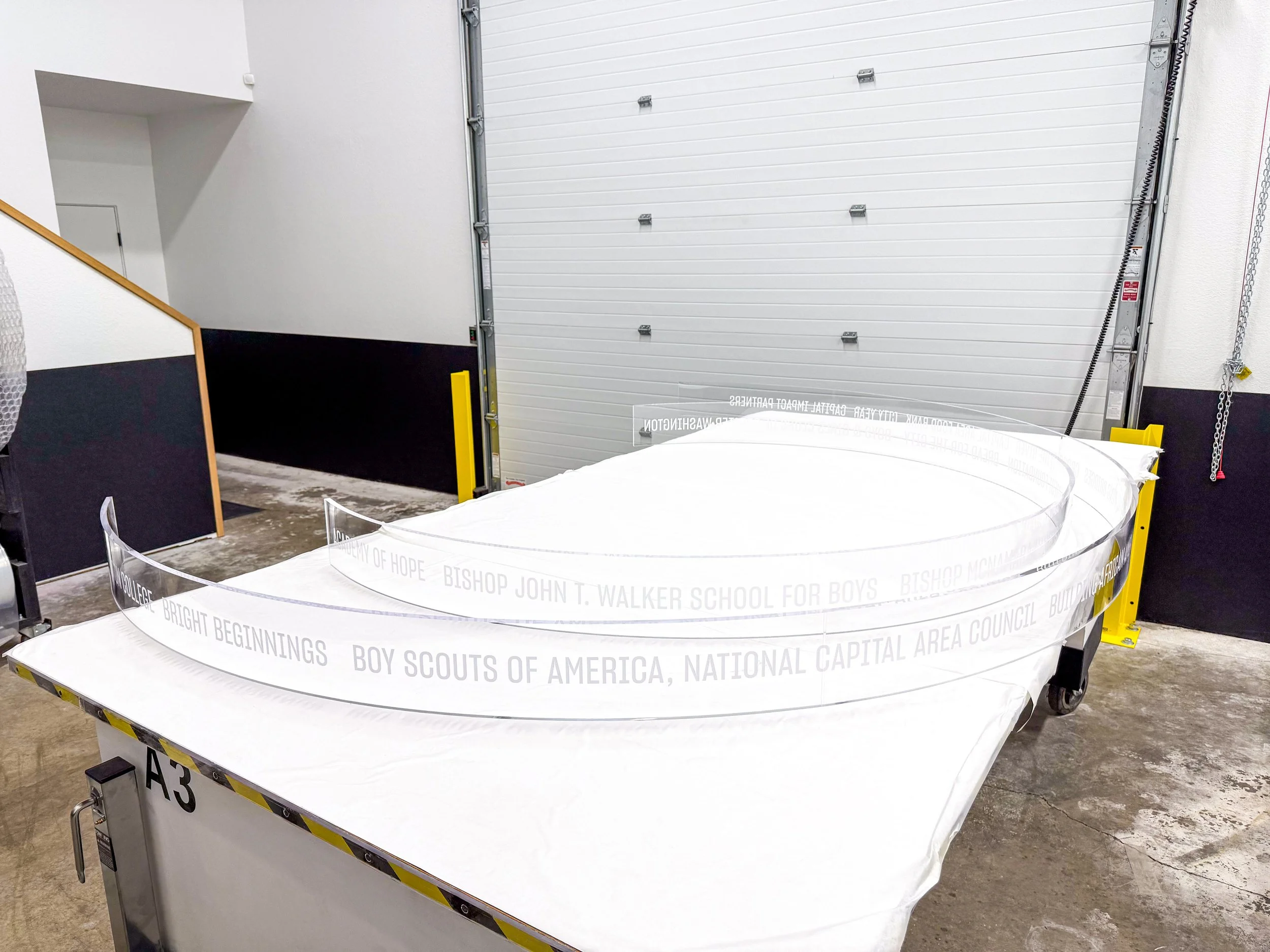 Large curved acrylic panels produced by thermoforming for consistent geometry and clean visual presentation.