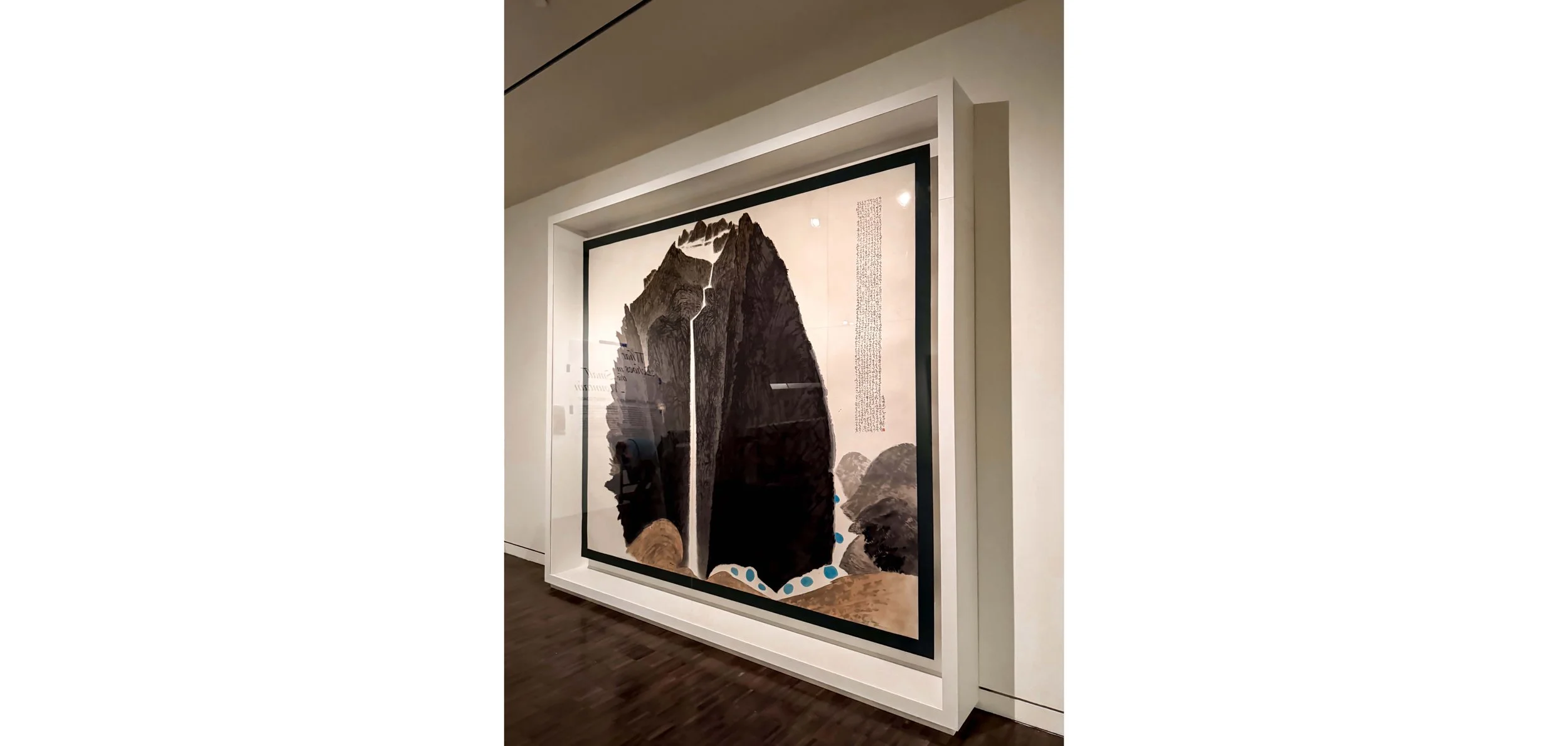 Wall case at the San Francisco Asian Art Museum using a seamed acrylic panel.