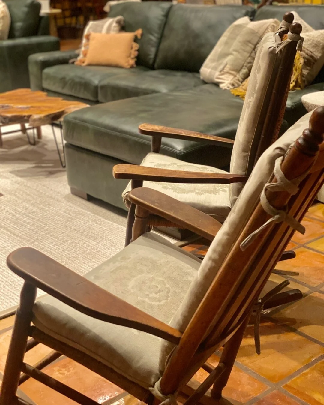 Green goodness 💚⁣&bull;
&bull; 
#VirginiaTurnerID #VirginiaTurnerInteriorDesign #FortWorthInteriorDesign #FortWorthInteriorDesigner #DallasInteriorDesign #DallasInteriorDesigner #interiordesign #interiorinspo #interior_and_living #interiordetails #m