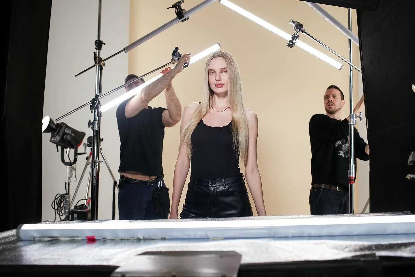 BTS with @johnfriedauk featuring @claudiajade3 @robynawhiter @kitt_sullivan @mfurlonger @samrobbins1 💖 photography by @leoniblue