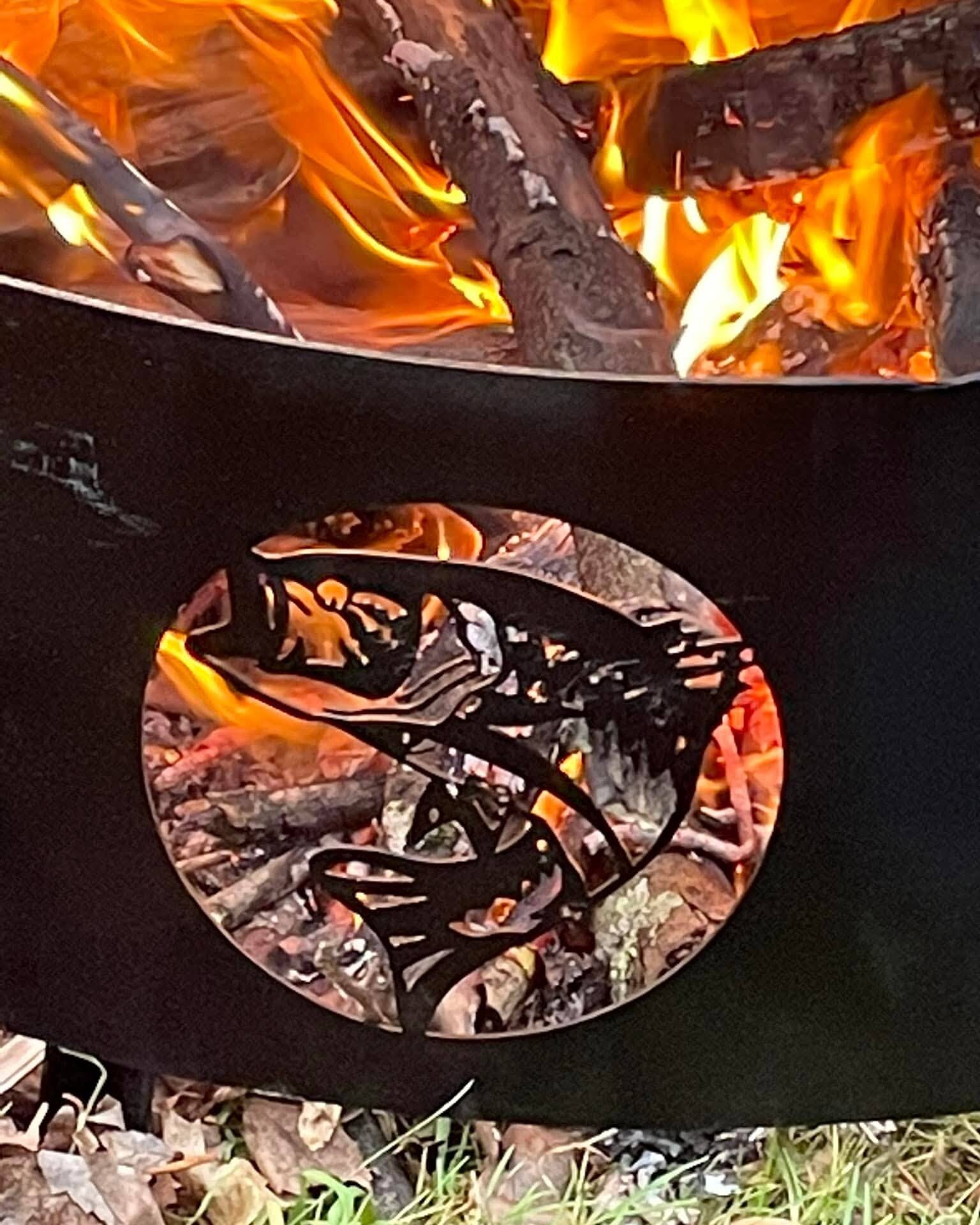 𝆕𝇥𝅘𝅥𝅮𝅘𝅥 Chestnuts roasting by the open fire ring 𝆕𝇥𝅘𝅥𝅮𝅘𝅥

We are being creative with the lyrics with this classic and encourage YOU to be creative when designing a custom fire ring: hobbies, name, school, sports, business logo, and so much more! Al