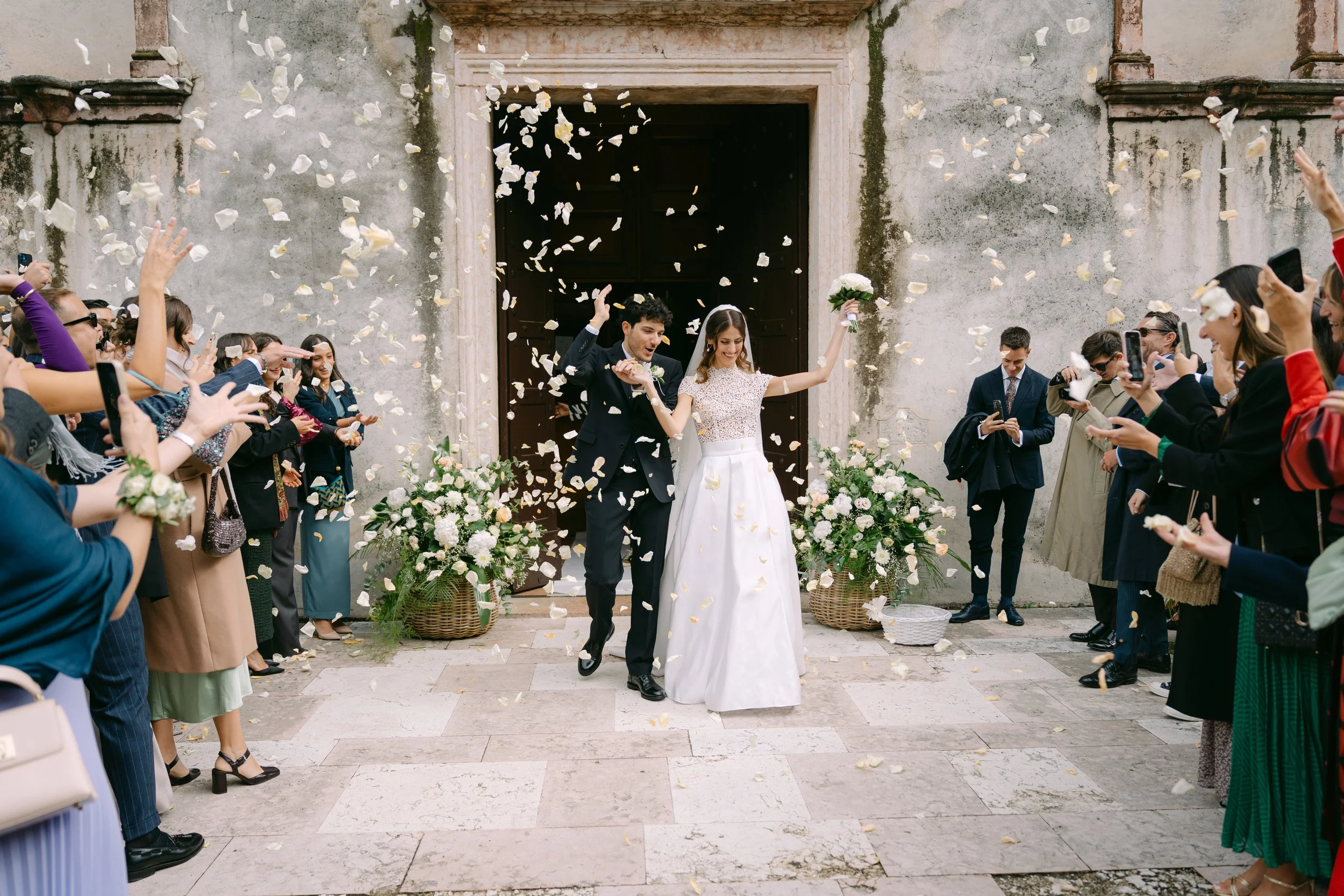 Wedding Petals Throw / Fotografa in Veneto.JPG