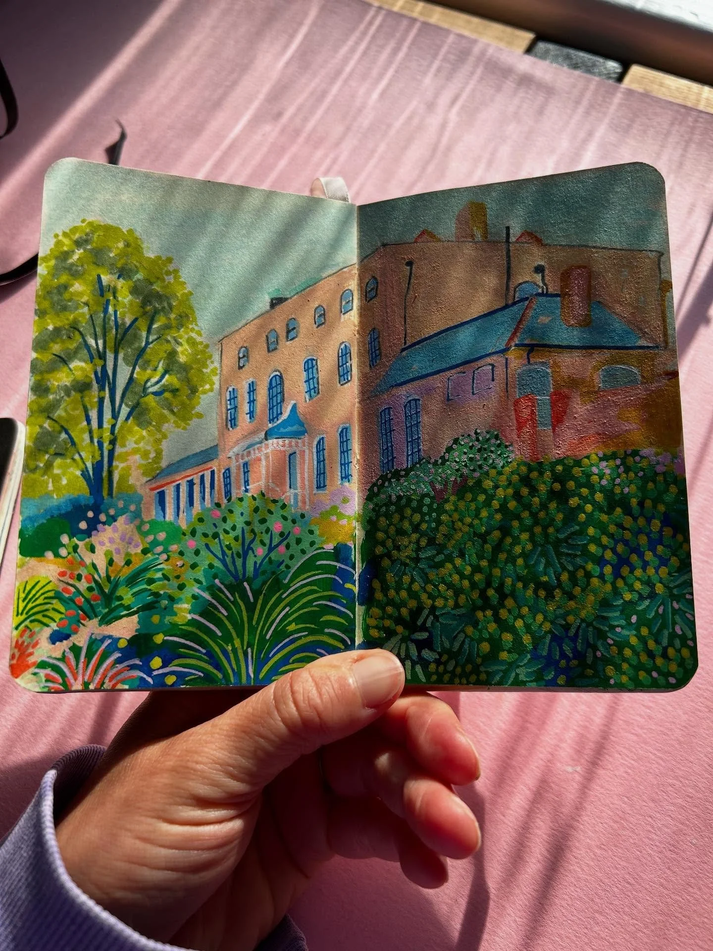 Sketchbook spreads.
.
.
.
#sketchbooks #sketchbookartist #sketchbook #art #artwork #royaltalens #locationdrawing #boldart #illustration #illustrationartists #illustrator #illustragram #colourful #colourfulart #mixedmedia #mixedmediaart #molotow  #col
