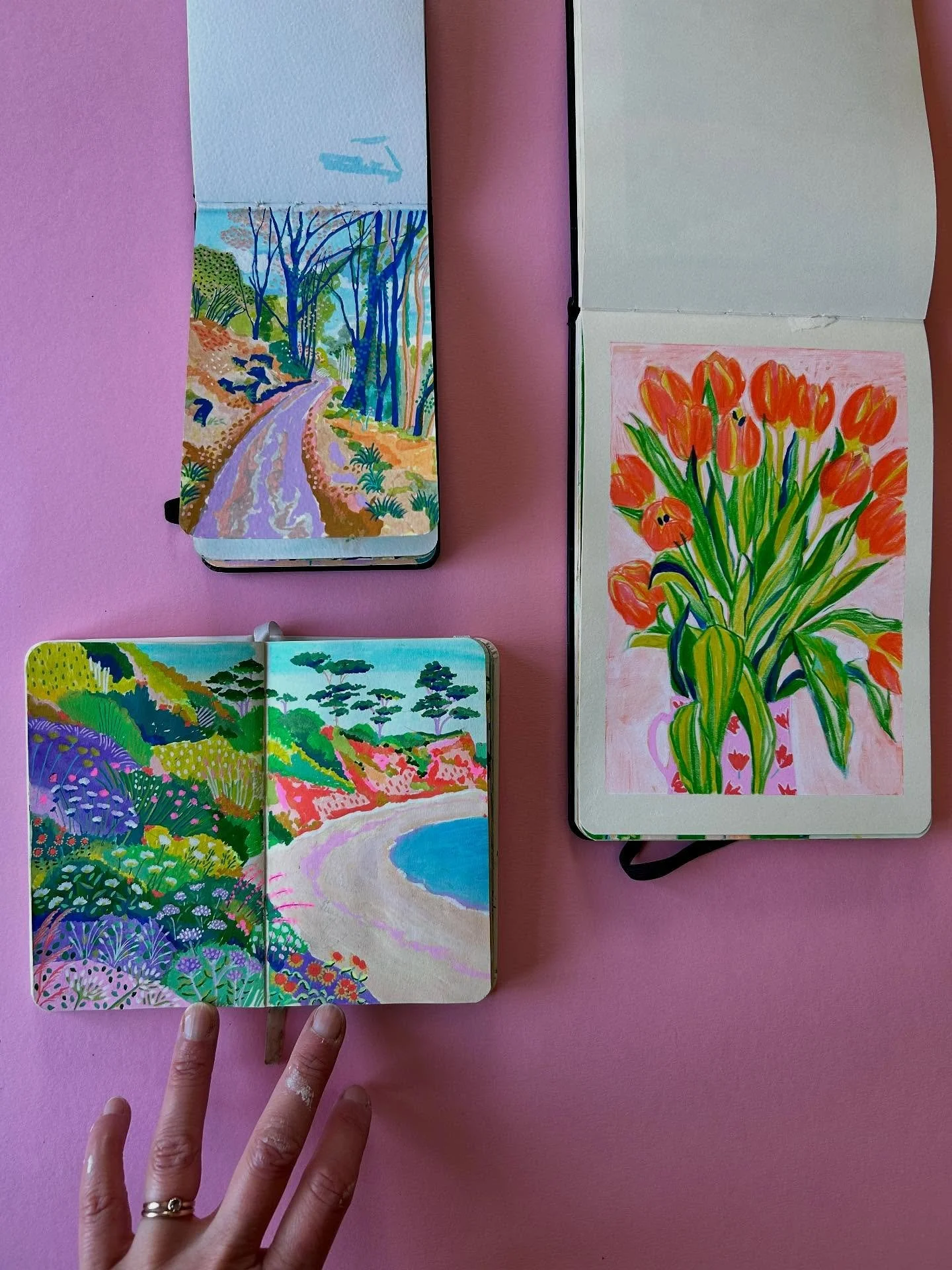 Sketchbook spreads.
.
.
.
#sketchbooks #sketchbookartist #sketchbook #art #artwork #royaltalens #locationdrawing #boldart #illustration #illustrationartists #illustrator #illustragram #colourful #colourfulart #mixedmedia #mixedmediaart #molotow  #col