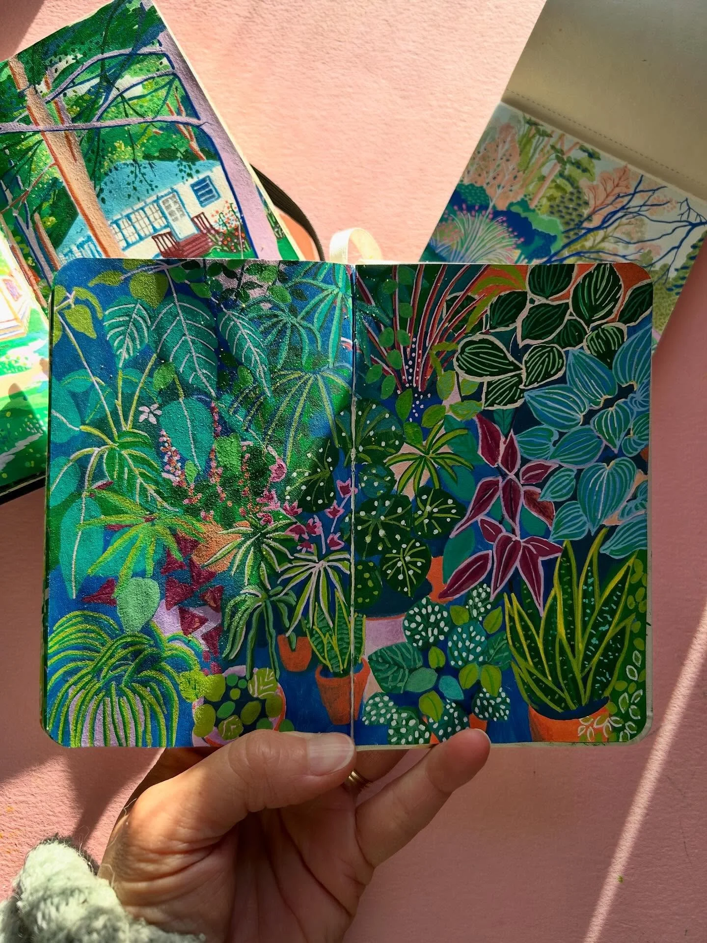 It&rsquo;s nearly Christmas!
With three boys in the house I suspect I won&rsquo;t get to post on here quite so much. 
Here is a little snippet of one of my sketchbooks. I love tiny A6 @royaltalens sketchbooks and I use all of my marker pens and penci