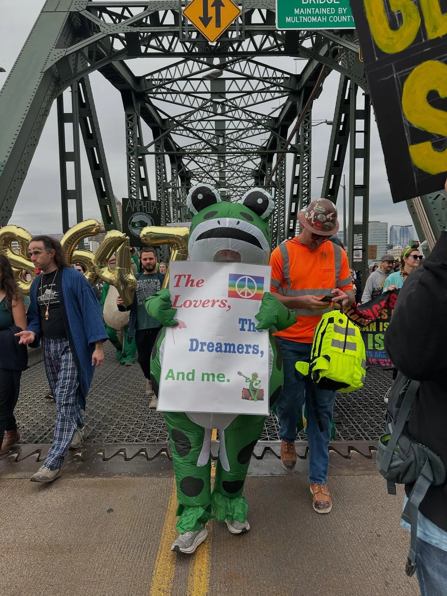 Portland. Today. Frogs. Chickens. Bands. Etc. Portland showed up, as we do. 40k strong. 

#nokings #frog #portlandfrog #inflatables #peacefulprotest #chickencostume #nokingsprotest