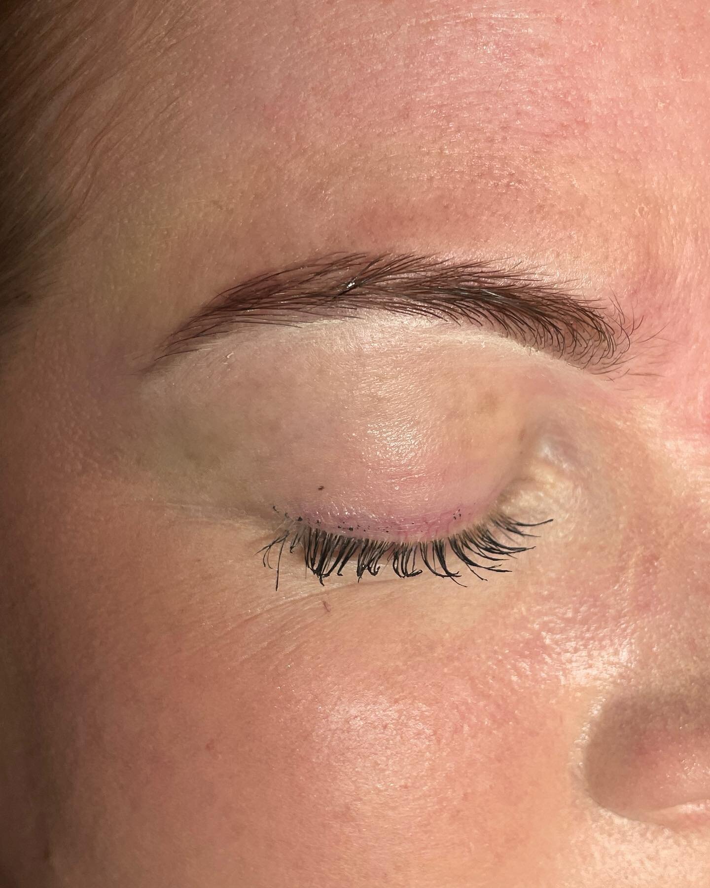 Good brows. Good mood. Good day. &bull; A little bit of tint and a fresh wax is just what was needed to bring these beautiful brows to life. To schedule your appointment with me contact @avant_spa &bull; Swipe to see the before 💕 #brows #browshaping