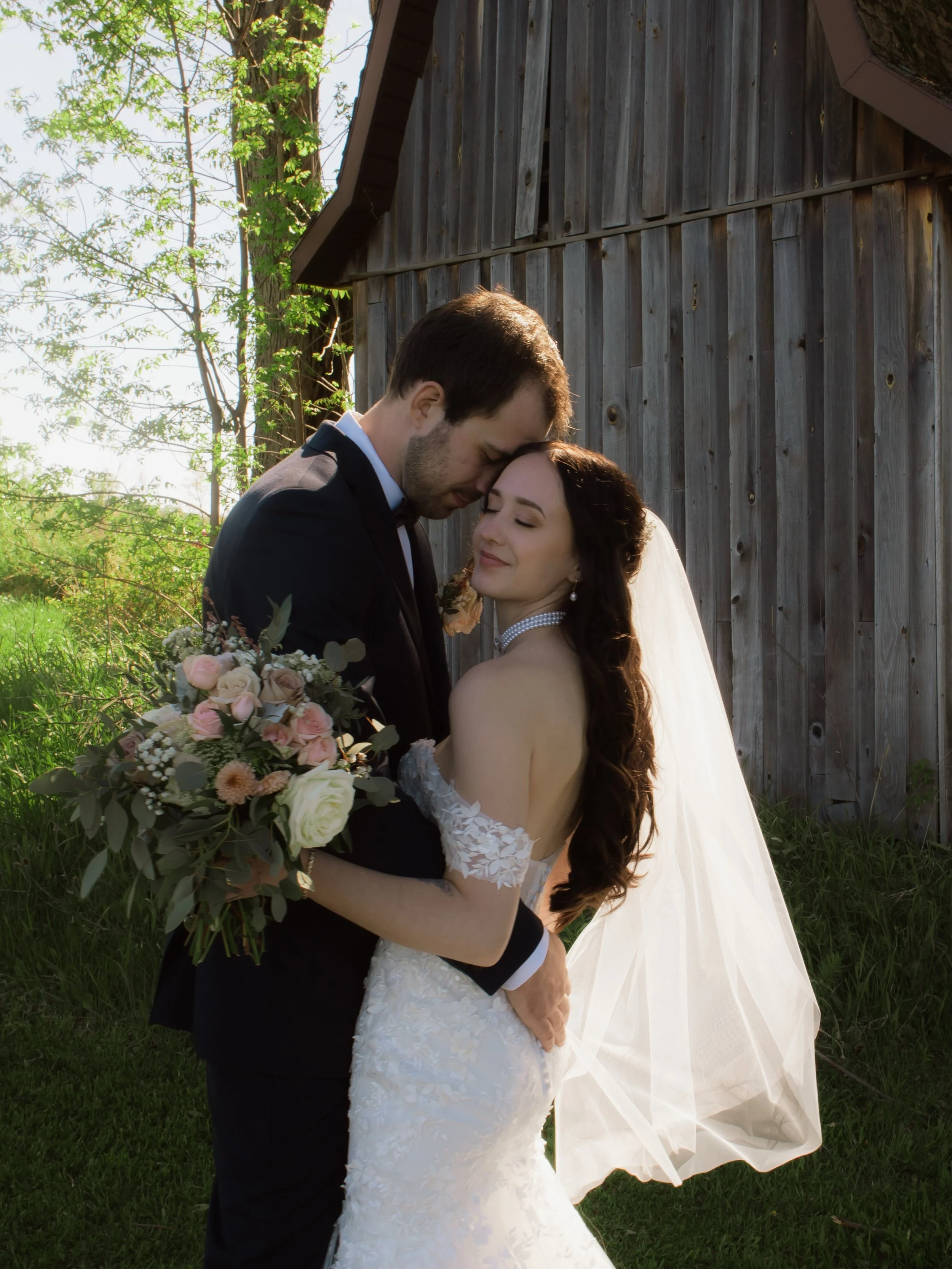 we just love seeing photos of you on your wedding day!

congrats to these beautiful newlyweds 🤍