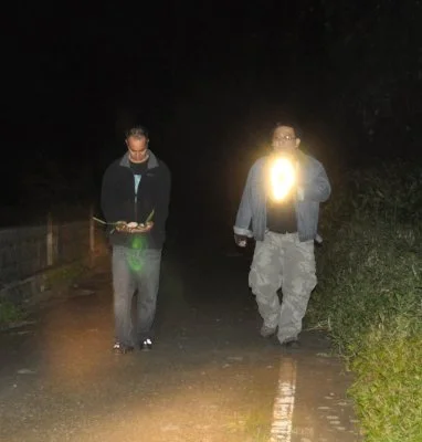 Honolulu ghost tour testing the legend of pork over the Nuuanu Pali on our haunted Honolulu ghost tour