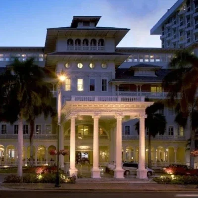 moana surfrider waikiki haunted hotel in hawaii