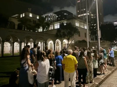 Honolulu ghost tour crowd listening to Honolulu Night Marchers at haunted post office