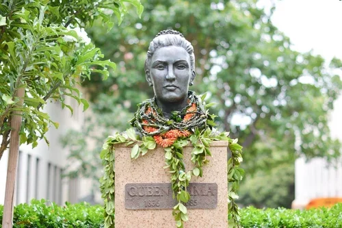 queen emma bust at haunted st andrews priory