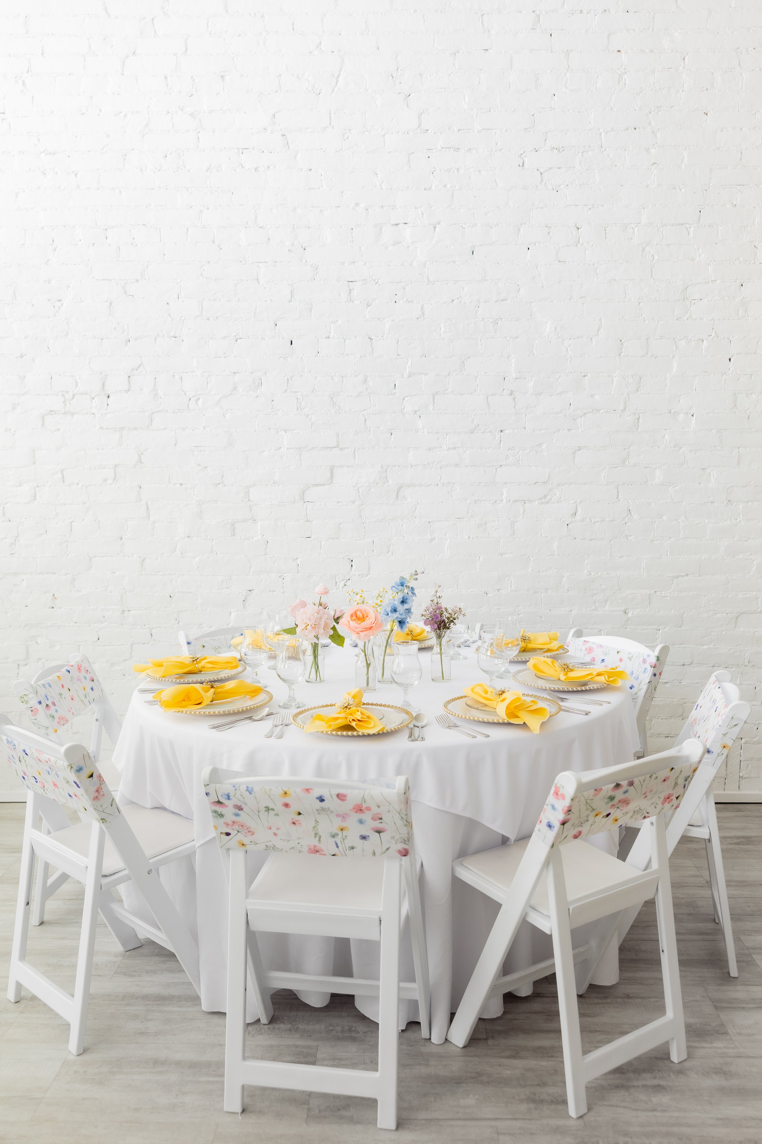Pictured with Full Place Settings Add On (Yelow Napkins + Beaded Charger Upgrade)
