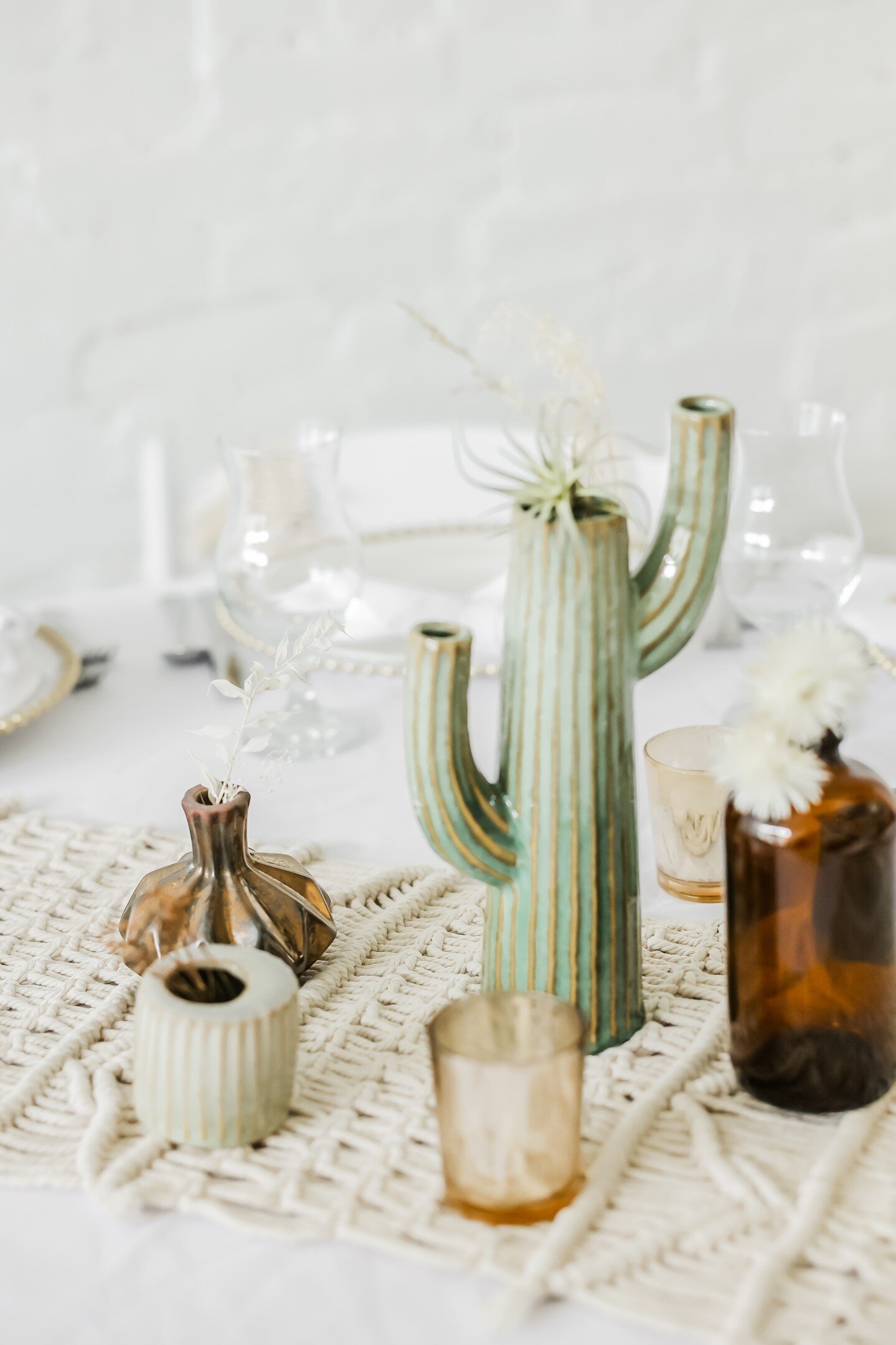 Boho 𝓬𝓱𝓲𝓬🌵Hints of tan, browns, and greens come together to create a beautiful and unique decor package that has a western flare to it🤠
*
*
*
#ohiopartyvenue #ohioeventspace #ohioeventvenue #bridetobe #ohwedding #kywedding #cincinnatiwedding #c