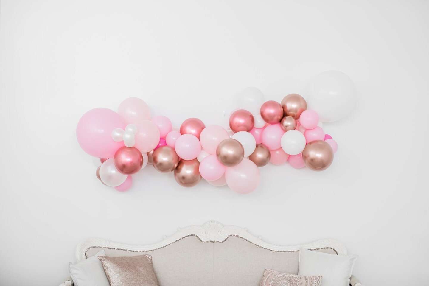 Our medium sized balloon garland fits perfectly above our couch💕 All we need to know is what colors you prefer for your garland and it will be hung before the start of your event by our team!
*
*
*
#ohiopartyvenue #ohioeventspace #ohioeventvenue #br