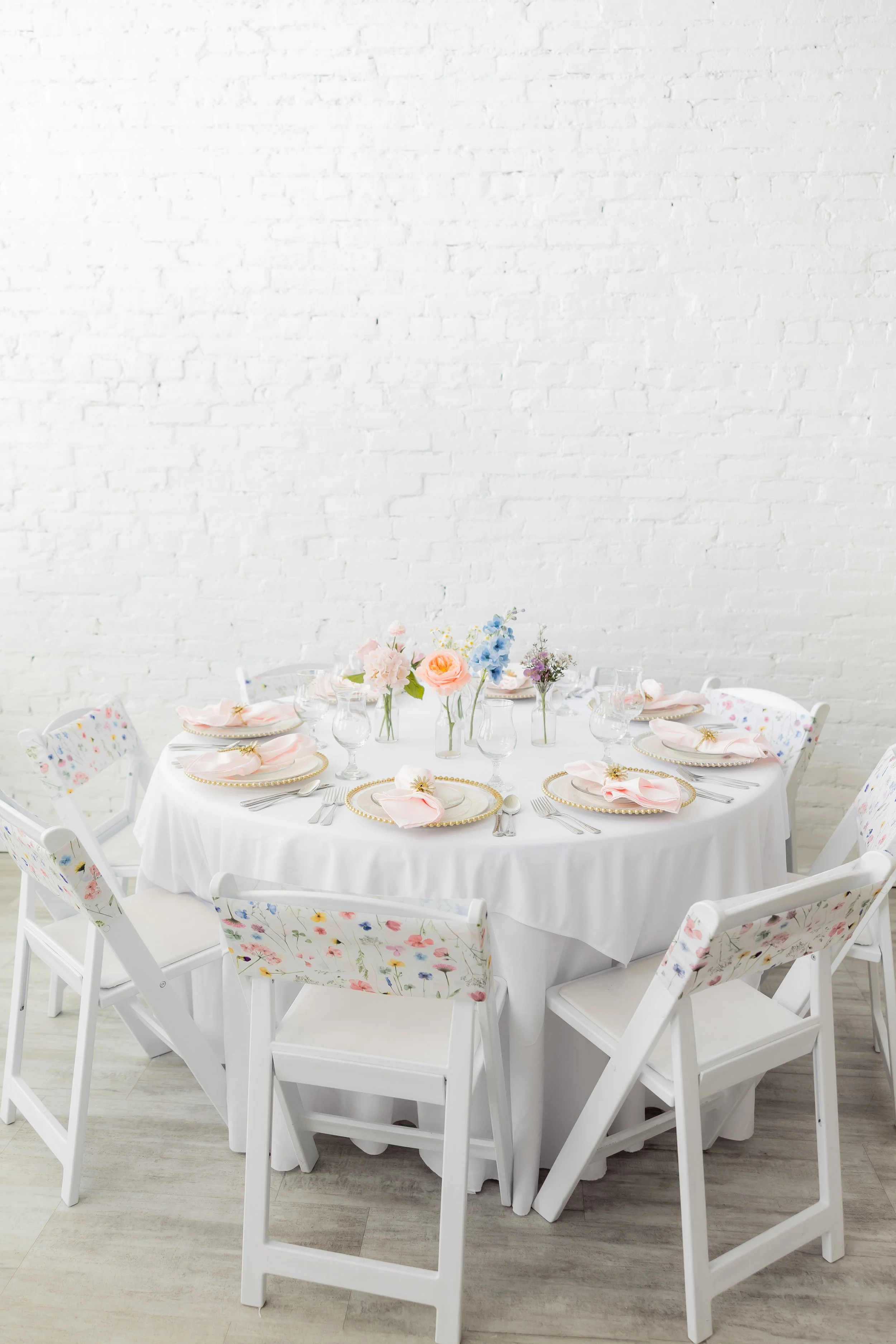 Pictured with Full Place Settings Add On (Blush Pink Napkins + Beaded Charger Upgrade)