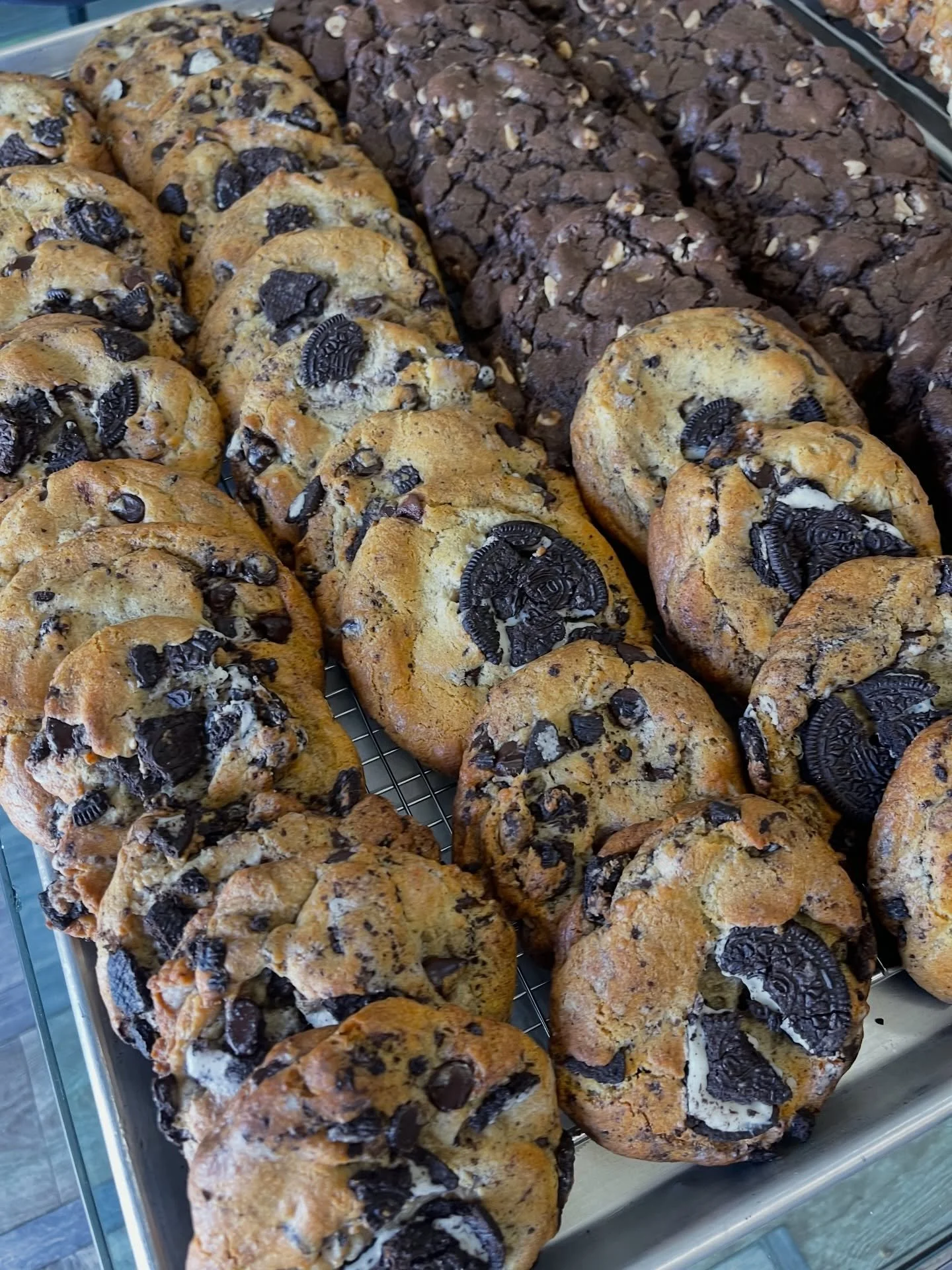 Weekend plans? ✔️ Cookies first&hellip; everything else second 🍪😌✨

Available this weekend:  @firstfridaylv @nibbletownmarket @thehfm