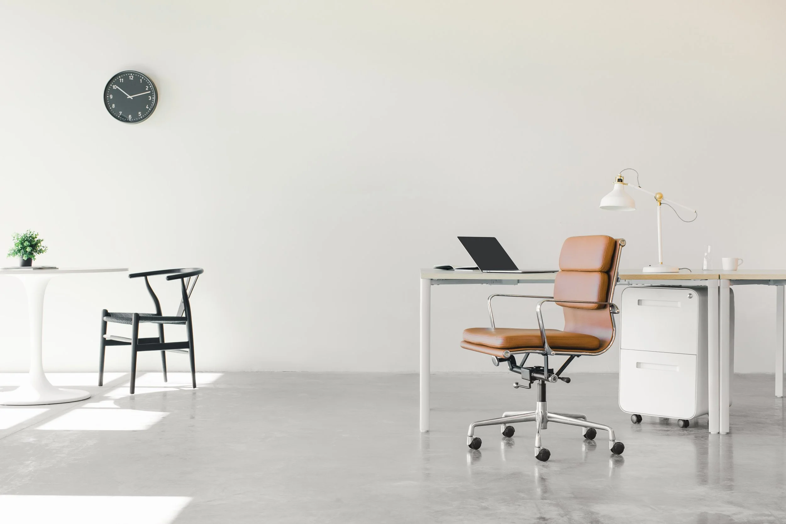 We offer commercial cleaning services to small or large businesses so that you can focus on working. We offer weekly, bi weekly, or monthly recurring cleaning. This image is of a clean office space.