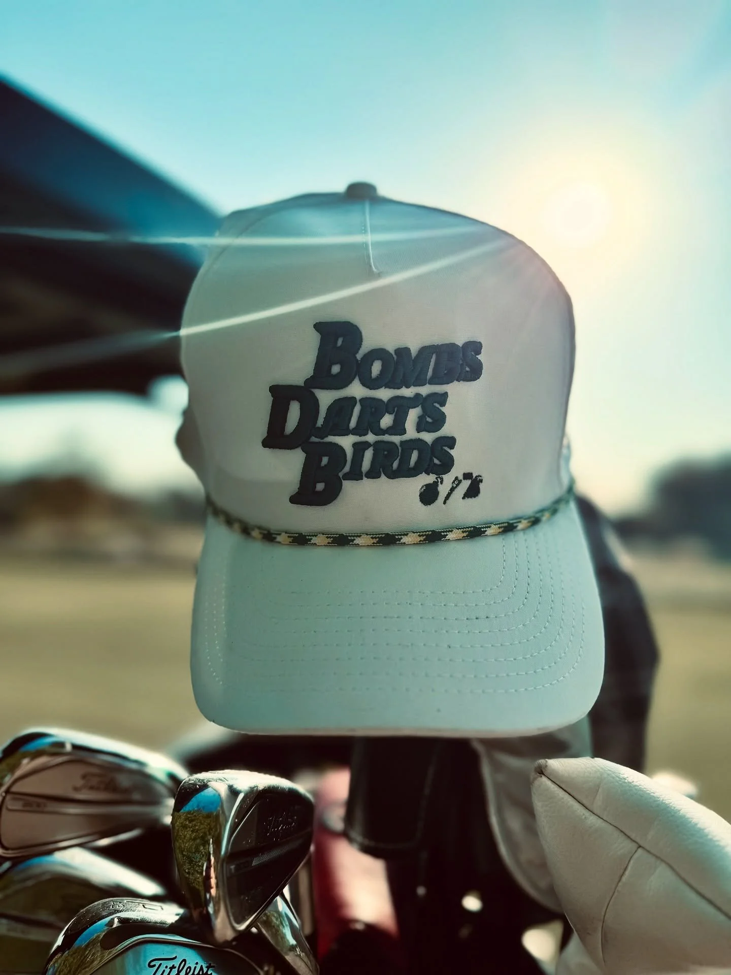 Mondays come too soon. Hope this past weekend was filled with good vibes and Bombs Darts Birds. 

⛳️