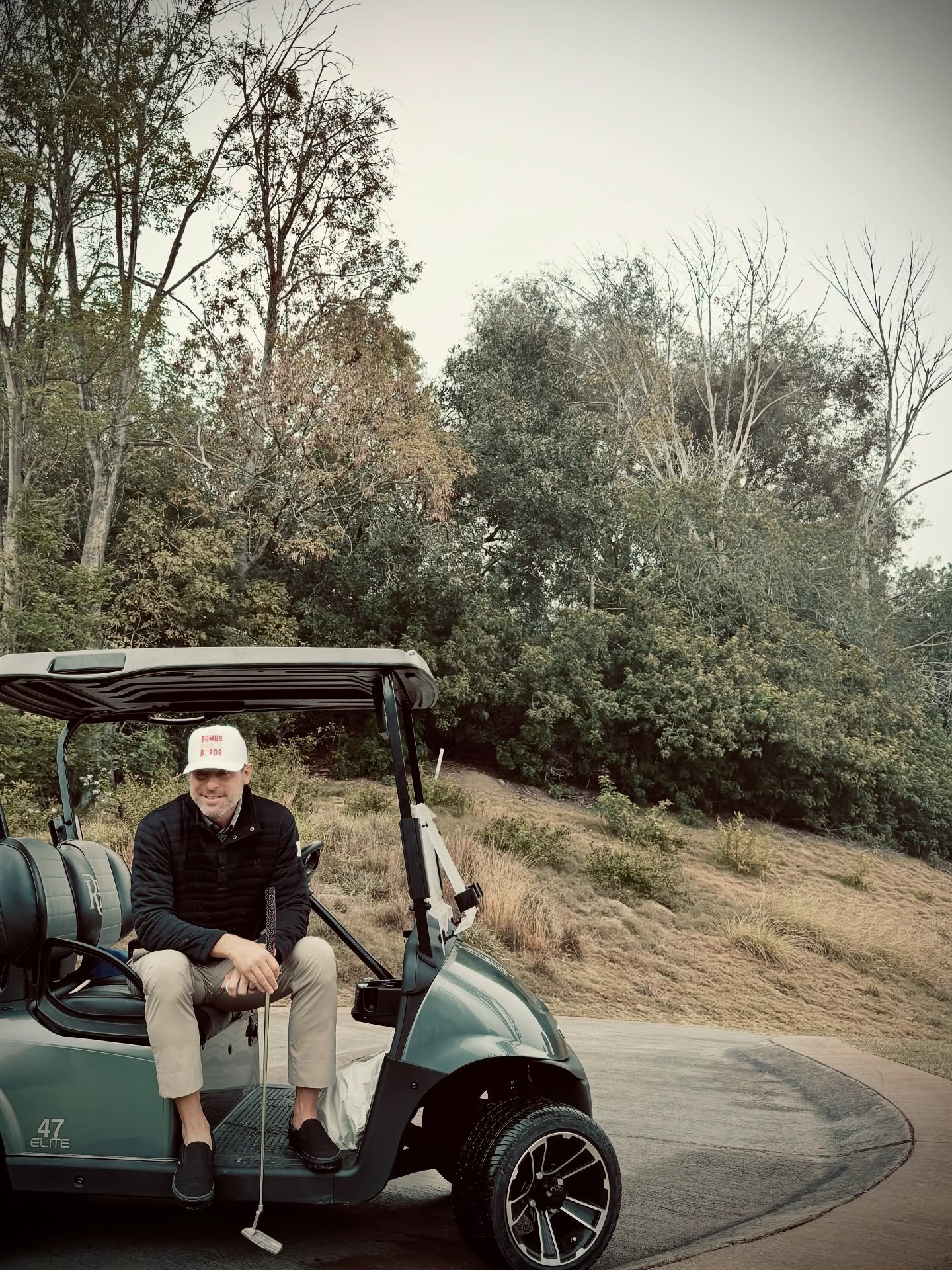 The early bird gets the fairway. Morning tee times set the perfect vibe for the rest of the day. 

🧢: Fandom cap in Trucker USC
👕: Quilted quarter top in black