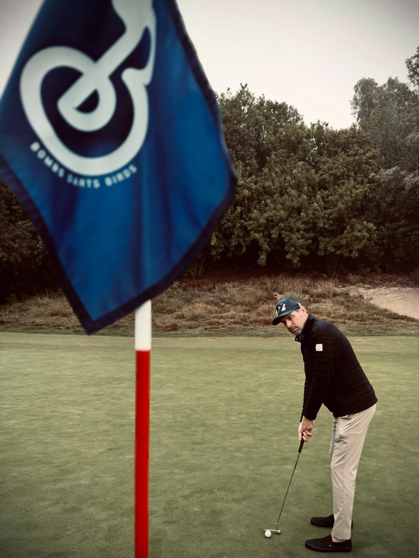 It&rsquo;s a good day for some birds! 

Bomb off the tee
Dart onto the green
Bird for the win 

#bombsdartsbirds #playhappy