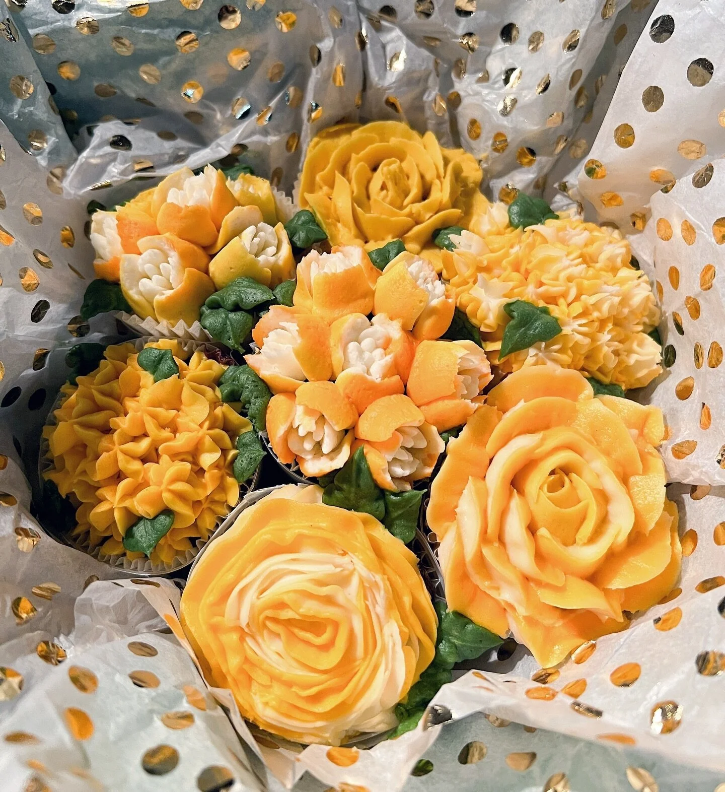 Flowers are always a good idea 💐

Get your cupcake bouquet today! 

Realistic buttercream flowers piped on cupcakes made to look like a gorgeous bouquet

@thelocalginger_ 
#cupcakebouquet #homebakery #flowers #thelocalginger #buttercreamflowers