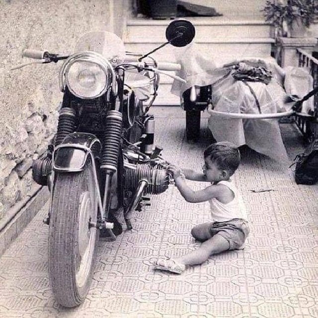 Love is in the air at a young age 🤩🏍️👶
#bmwmotorrad #bmw #motorcycle #classic #vintage
www.darkshadowgarage.com