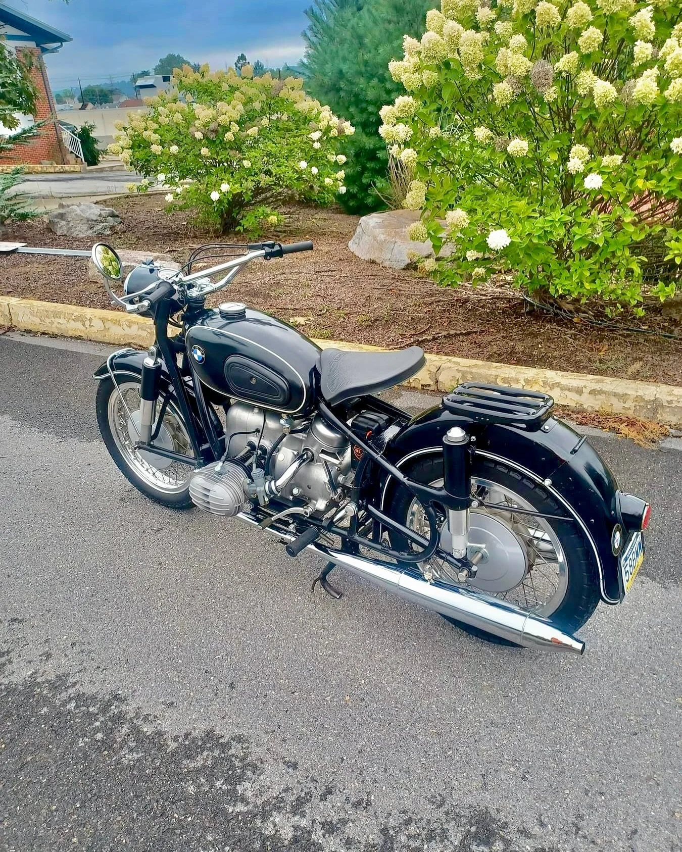 BMW R60 - 1957
📸Joe Jennings
#bmwmotorrad #bmw #motorcycle #classic #vintage #airhead #bmwboxers #boxerengine #darkshadowgarage #bmwmotorcycle #classicbike #makelifearide #soulfuel
www.darkshadowgarage.com