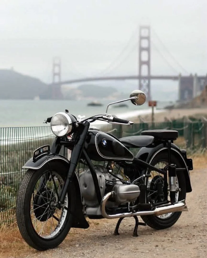 BMW R51 - 1938 May 1st 🤩
📸🏍️ unknown
#bmwmotorrad #bmw #motorcycle #classic #Airhead www.darkshadowgarage.com