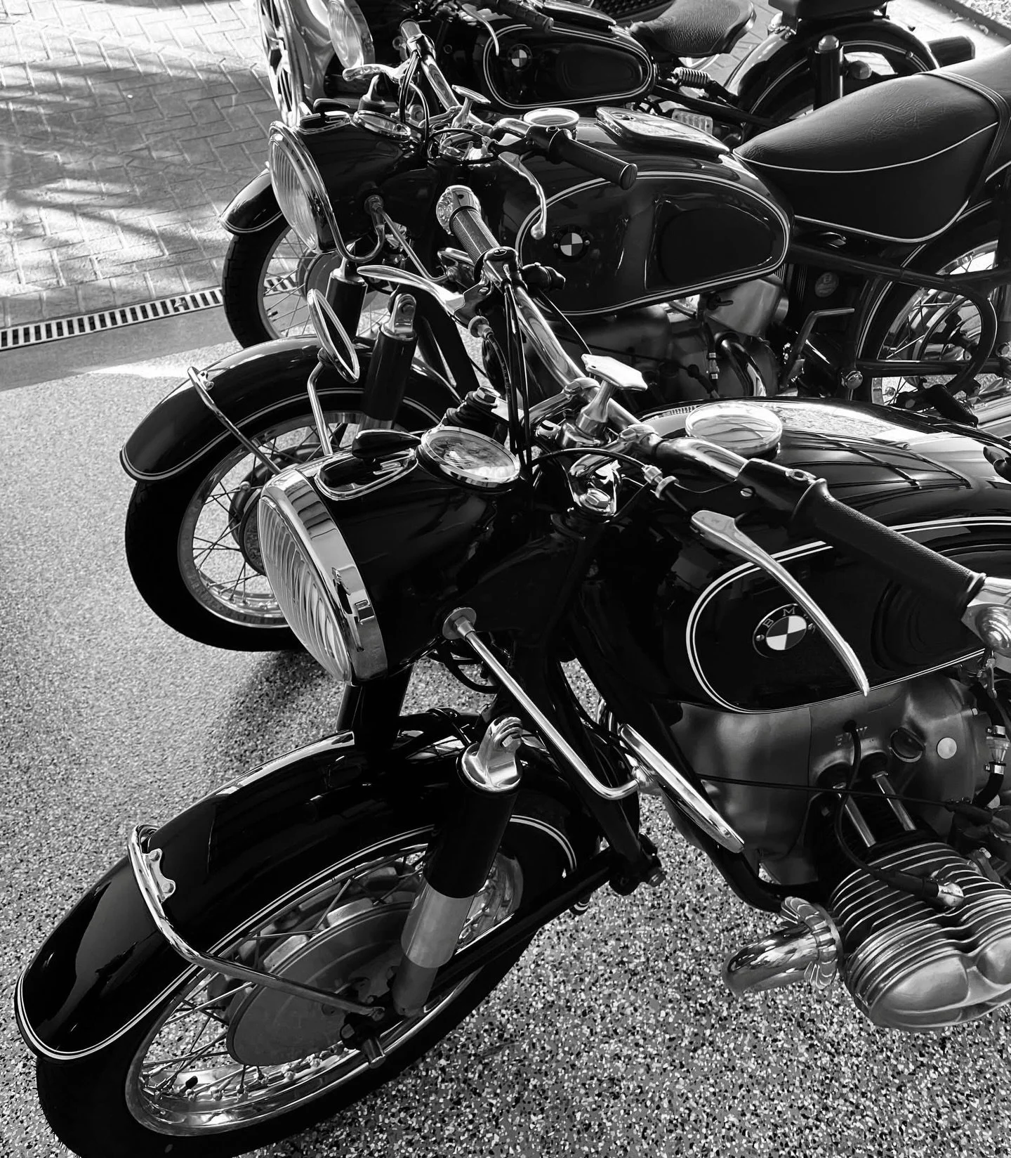 BMW R69S, R50S and R27 proud owner with his 3 precious bikes. What a nice and perfect Trio 🤩🤓🏍️
📸&amp;🏍️ Shane King from 🇦🇺
#bmwmotorrad #bmw #motorcycle #classic #Airhead www.darkshadowgarage.com