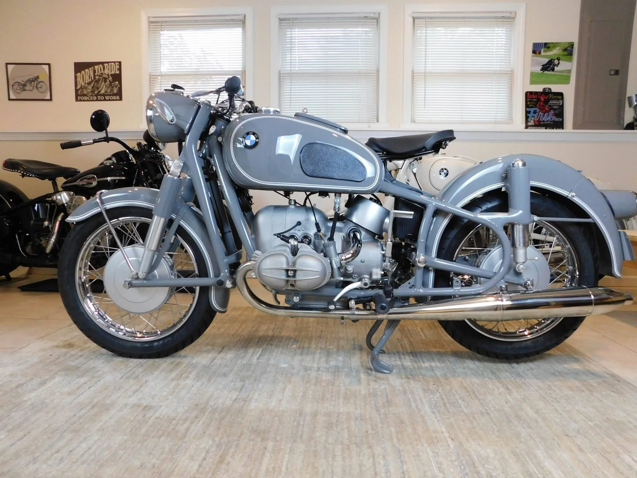 BMW R69S - 1966 in Bristol Gray. Just Stop The Rock🤩
📸🏍️ Seroj Terian
#bmwmotorrad #bmw #motorcycle #classic #Airhead www.darkshadowgarage.com